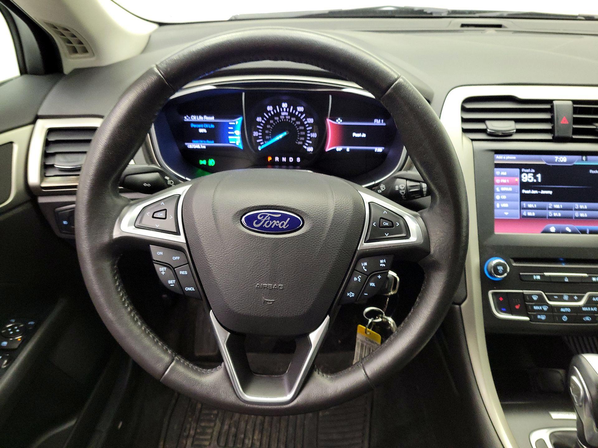 Thumbnail: 2016 Ford Fusion - 10