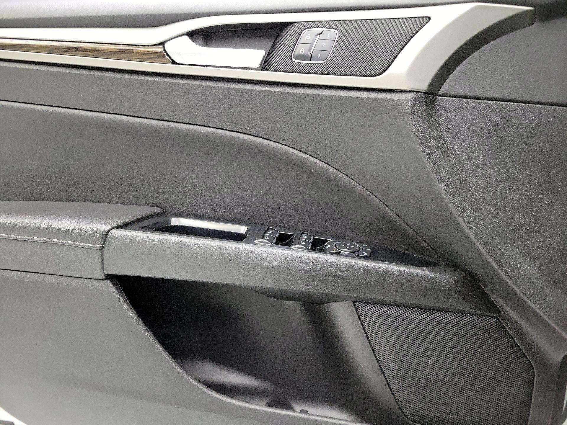 Thumbnail: 2016 Ford Fusion - 12