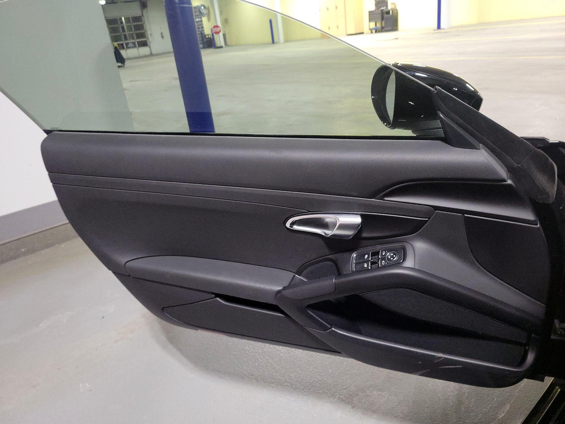 Thumbnail: 2018 Porsche 718 Cayman - 10