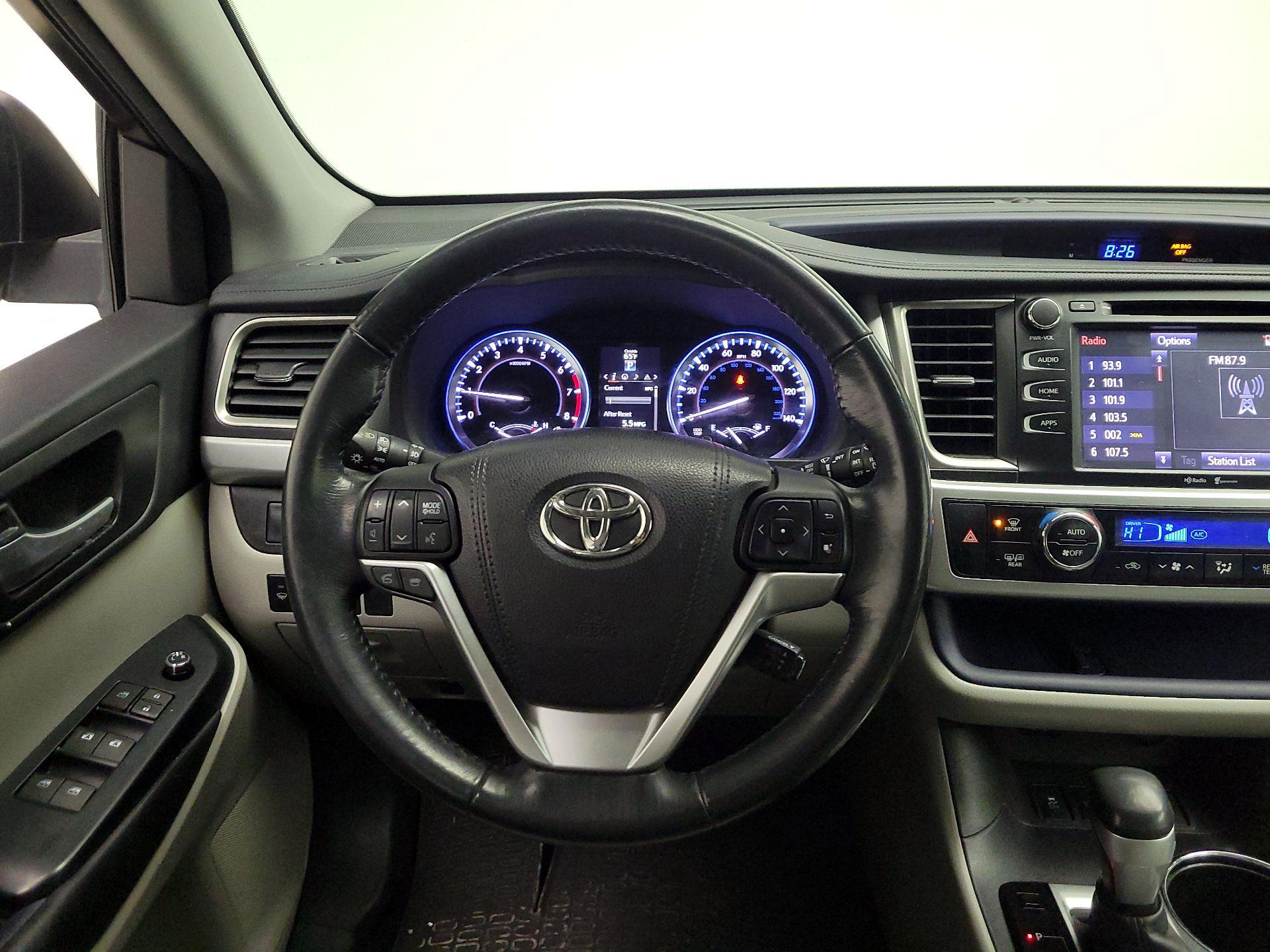 Thumbnail: 2015 Toyota Highlander - 10