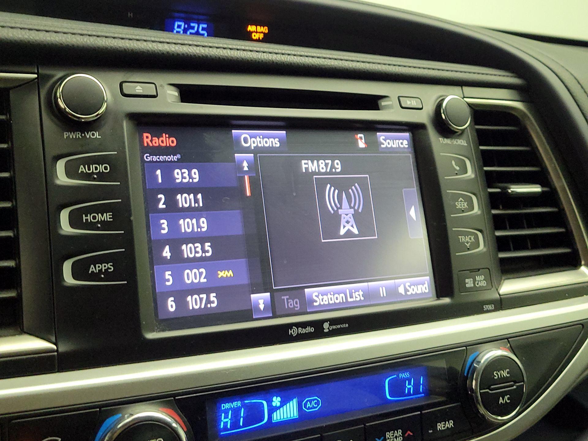 Thumbnail: 2015 Toyota Highlander - 15