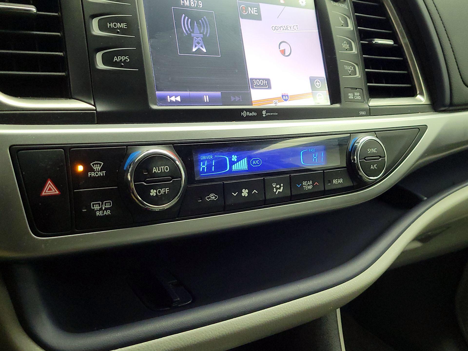 Thumbnail: 2015 Toyota Highlander - 16