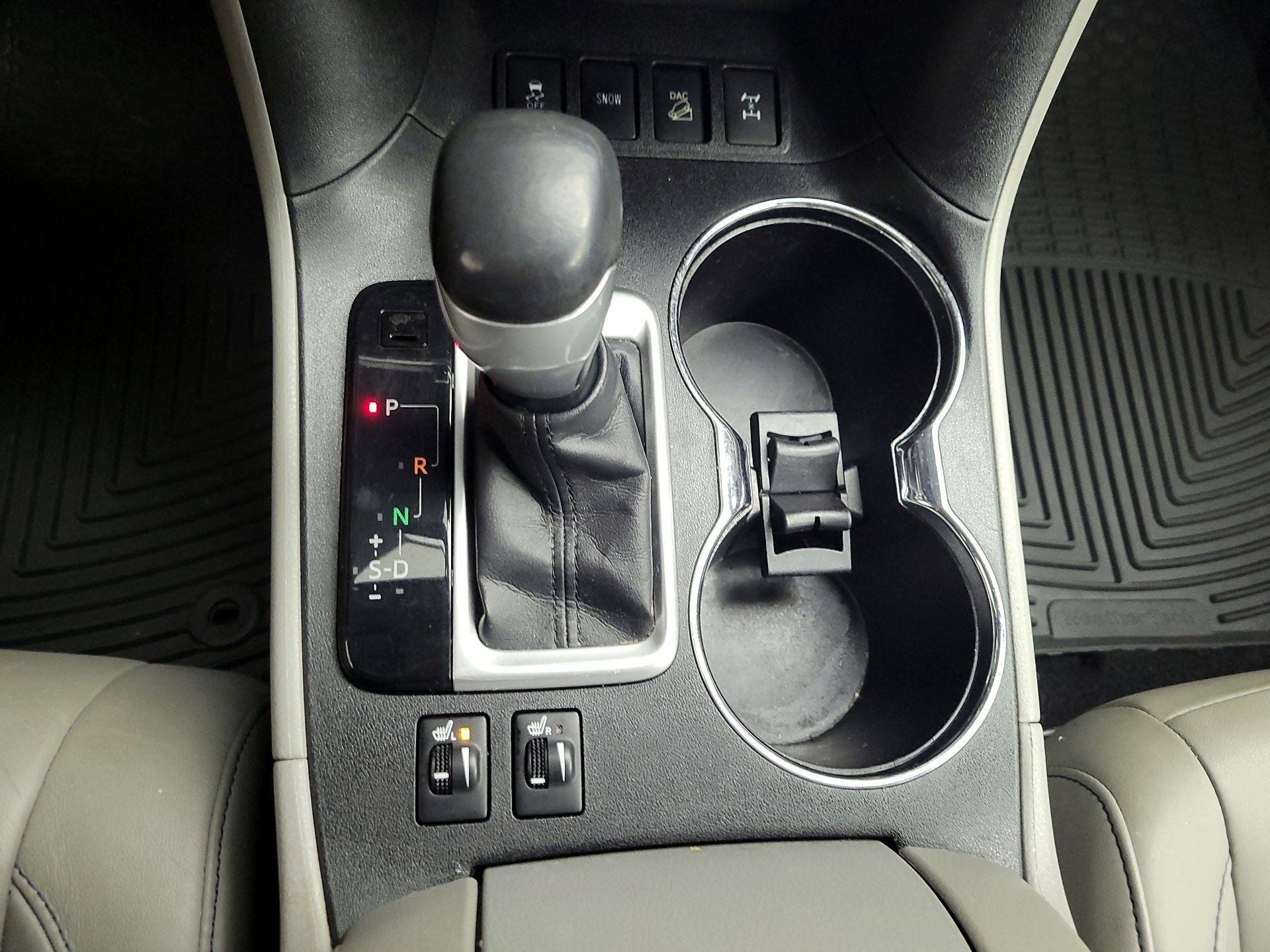 Thumbnail: 2015 Toyota Highlander - 17