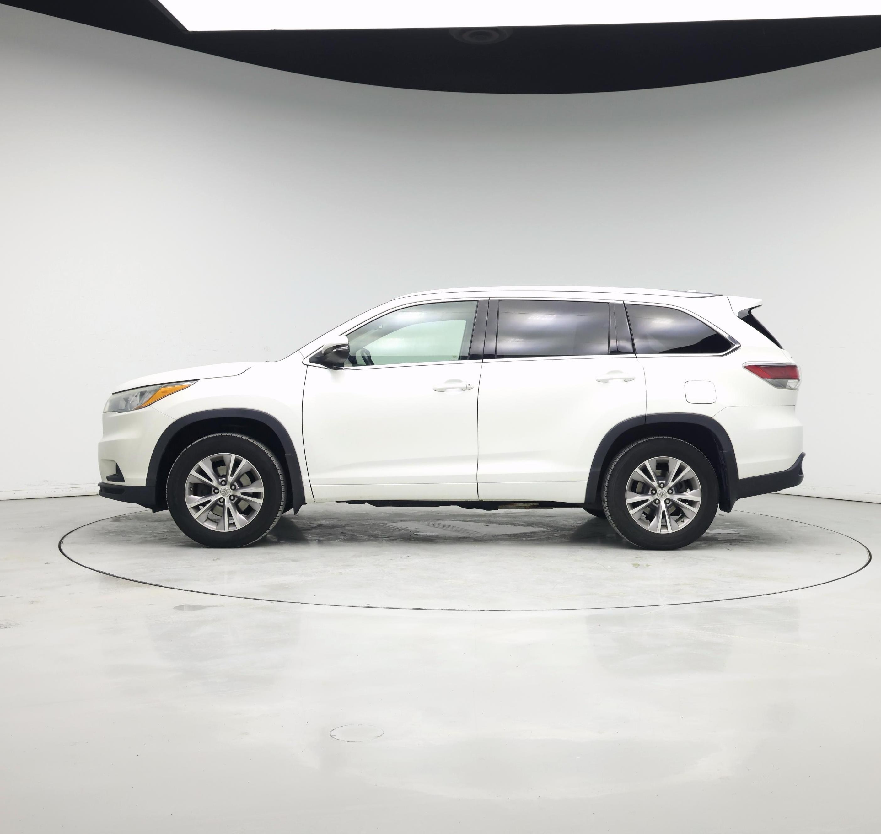 Thumbnail: 2015 Toyota Highlander - 3