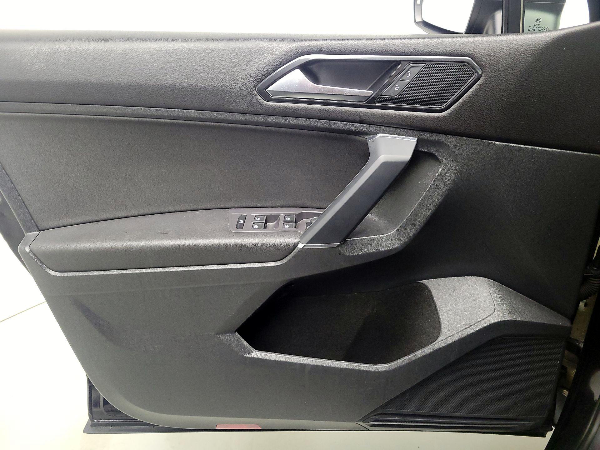 Thumbnail: 2018 Volkswagen Tiguan - 12