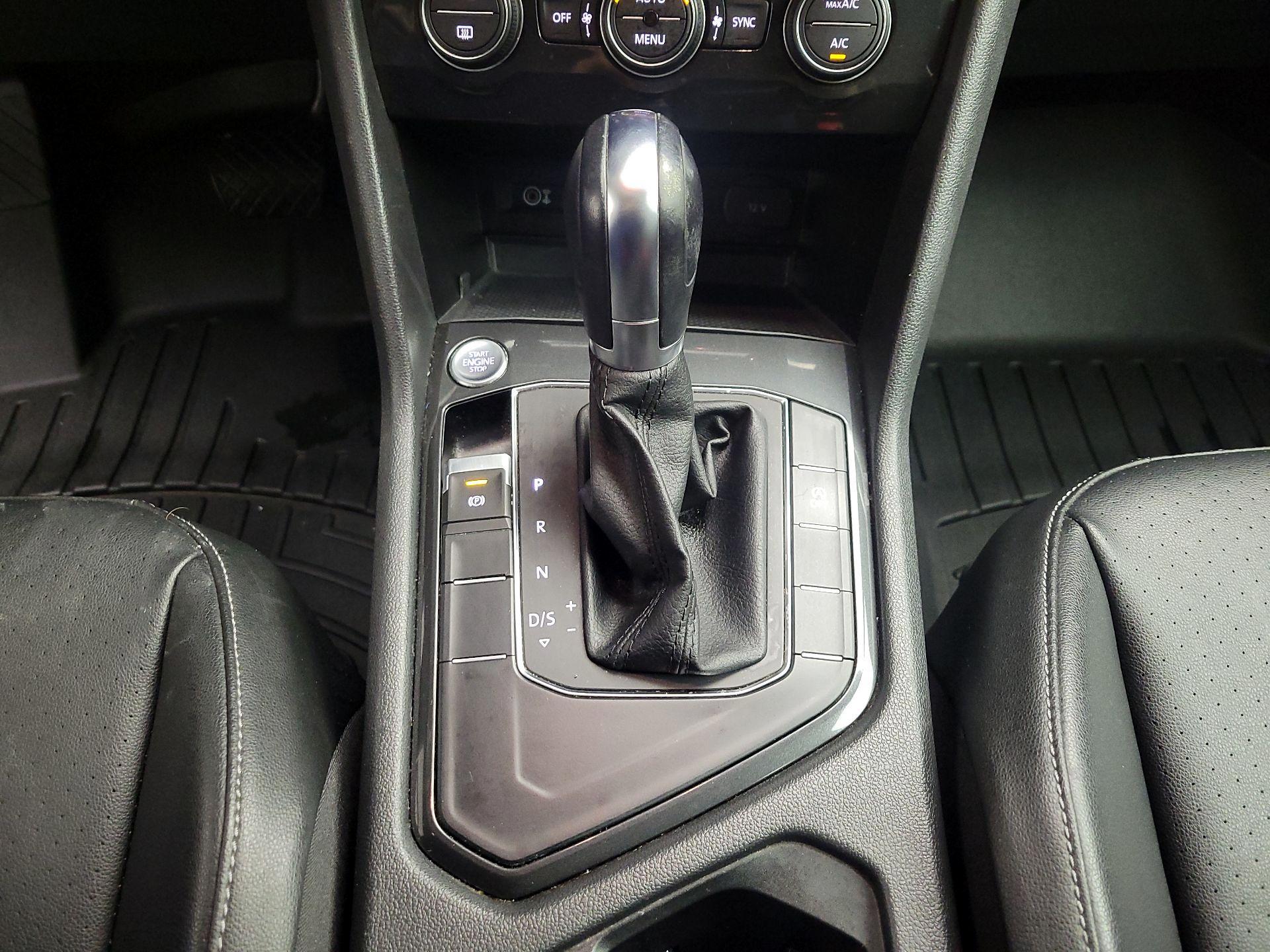 Thumbnail: 2018 Volkswagen Tiguan - 16