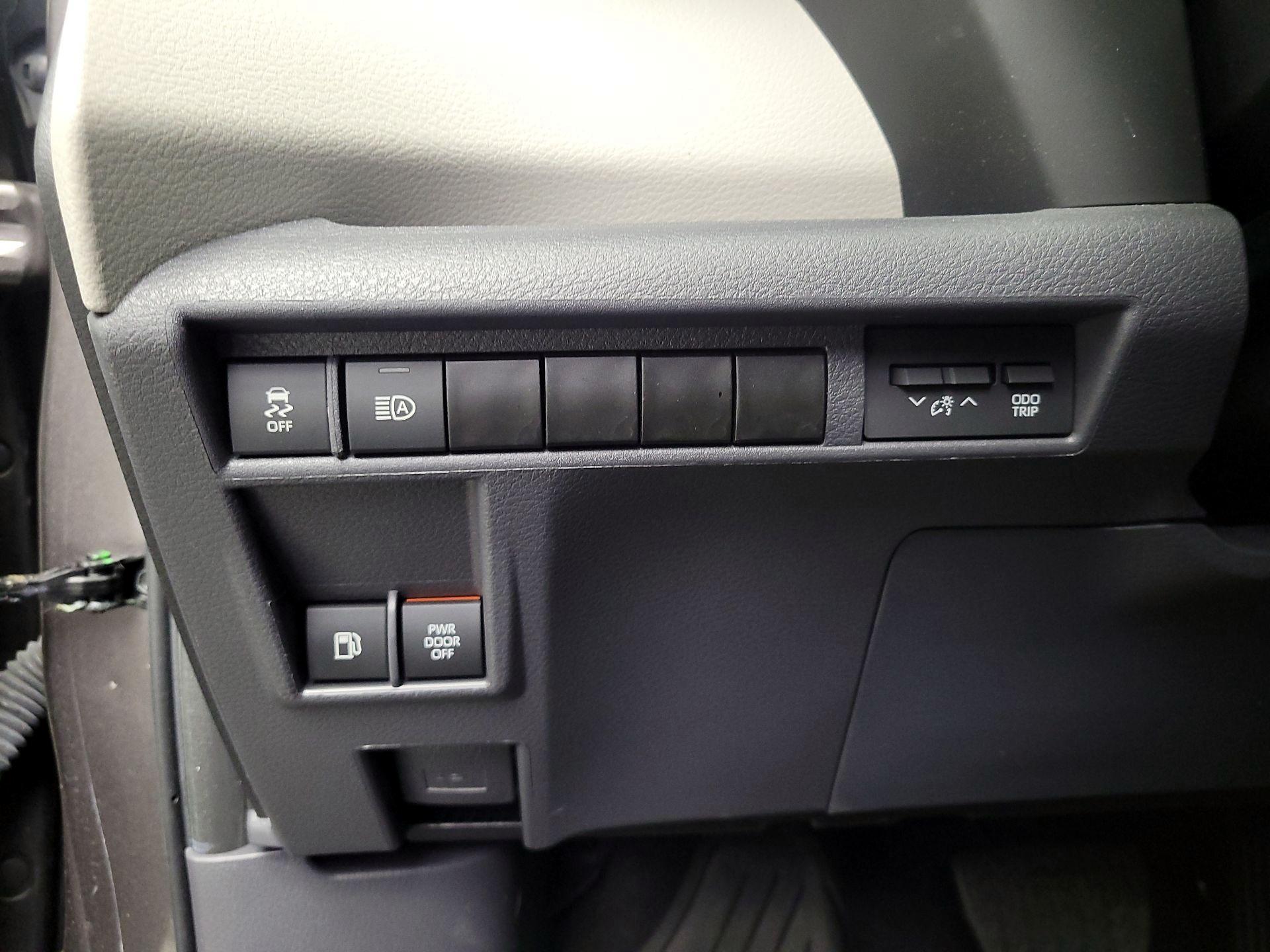 Thumbnail: 2024 Toyota Sienna - 13