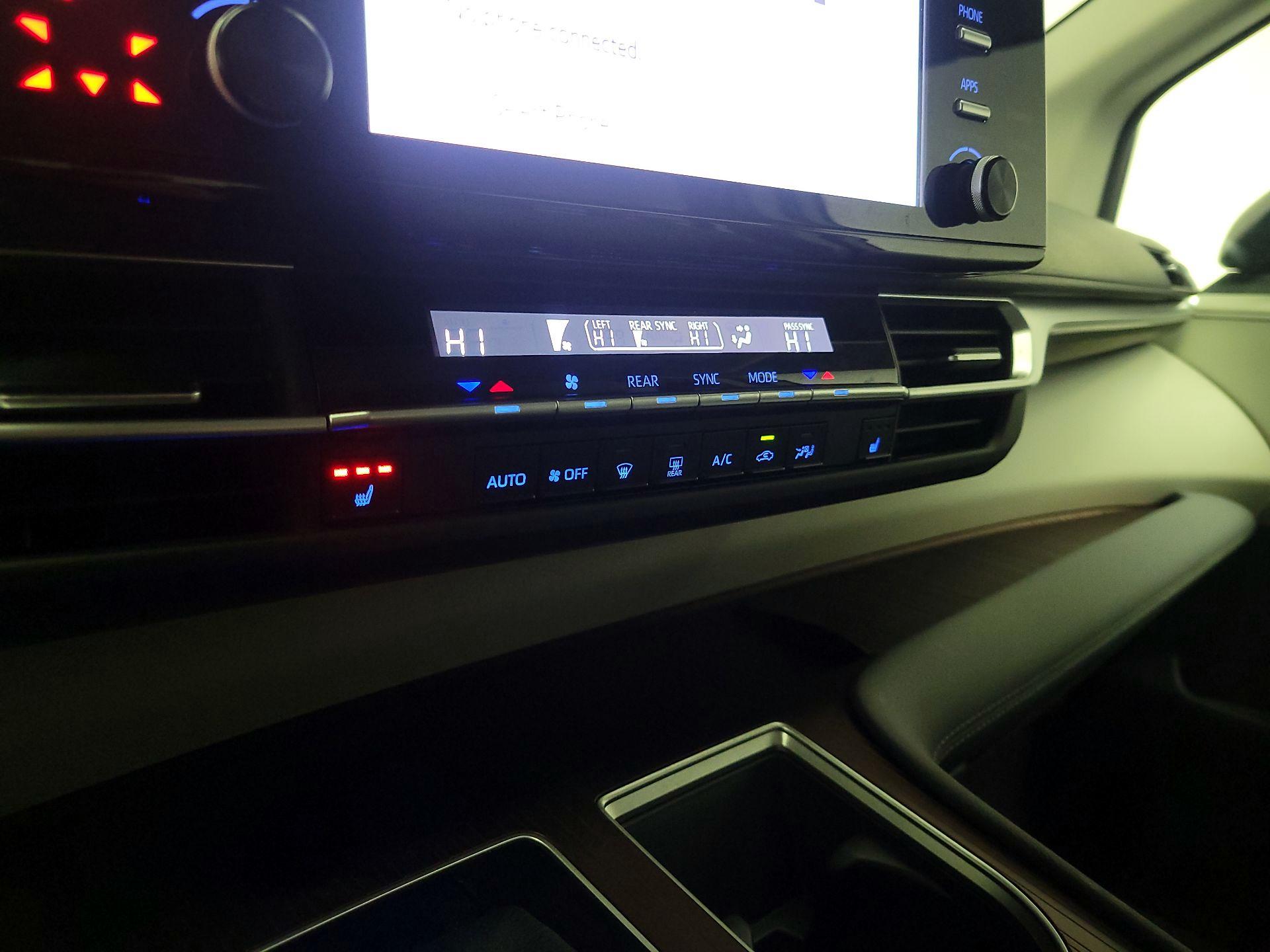 Thumbnail: 2024 Toyota Sienna - 16