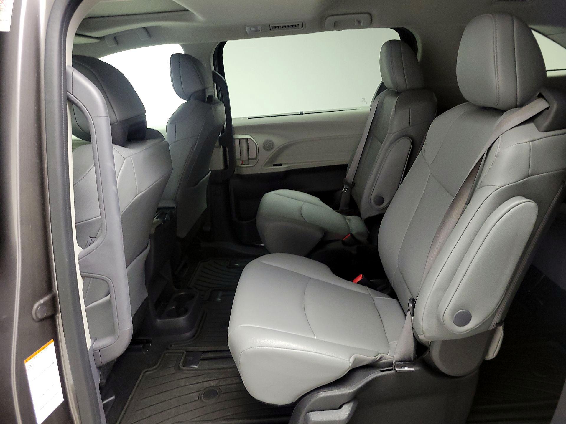 Thumbnail: 2024 Toyota Sienna - 20