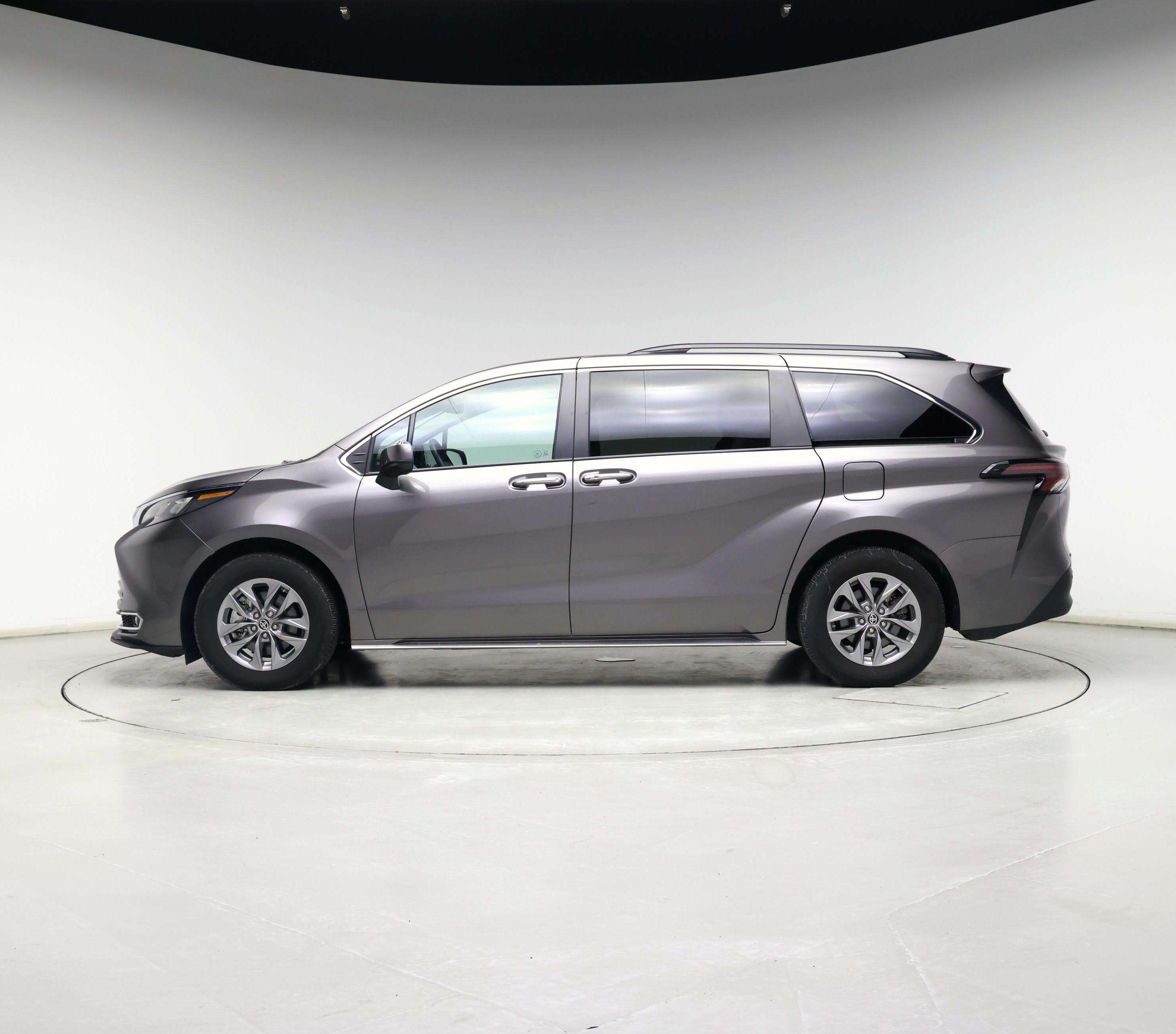 Thumbnail: 2024 Toyota Sienna - 3