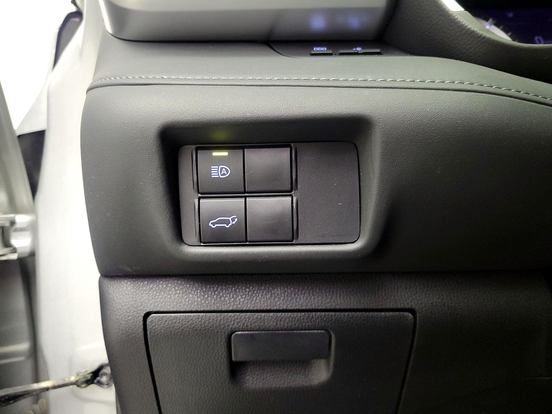 Thumbnail: 2020 Toyota Highlander - 13