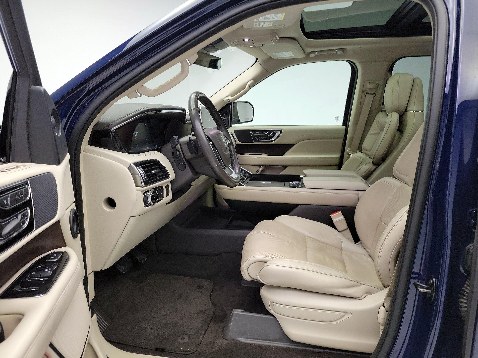 Thumbnail: 2018 Lincoln Navigator L - 11