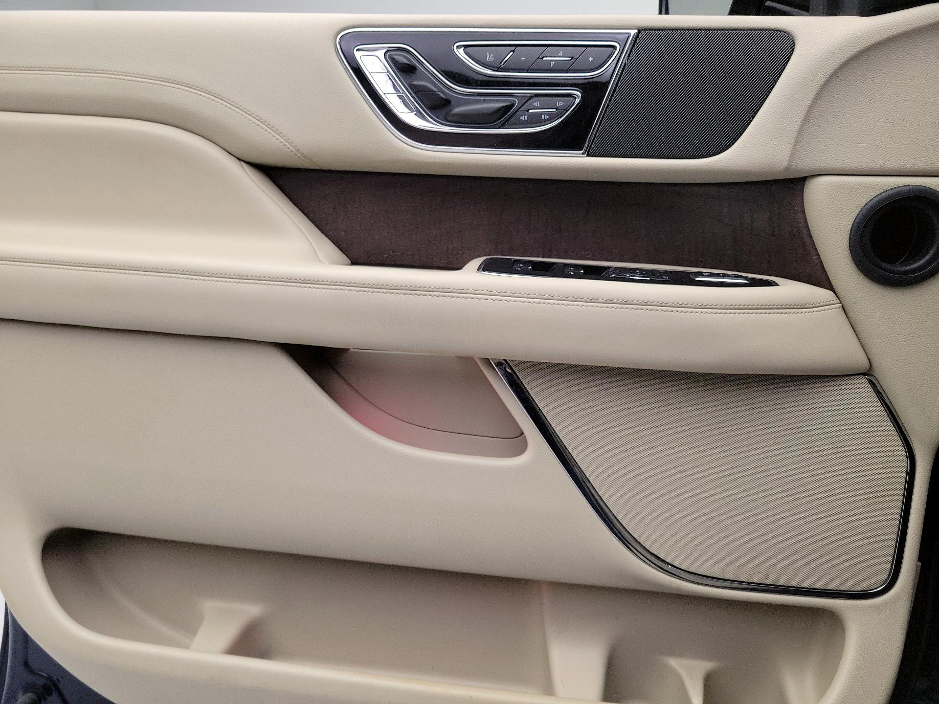 Thumbnail: 2018 Lincoln Navigator L - 12