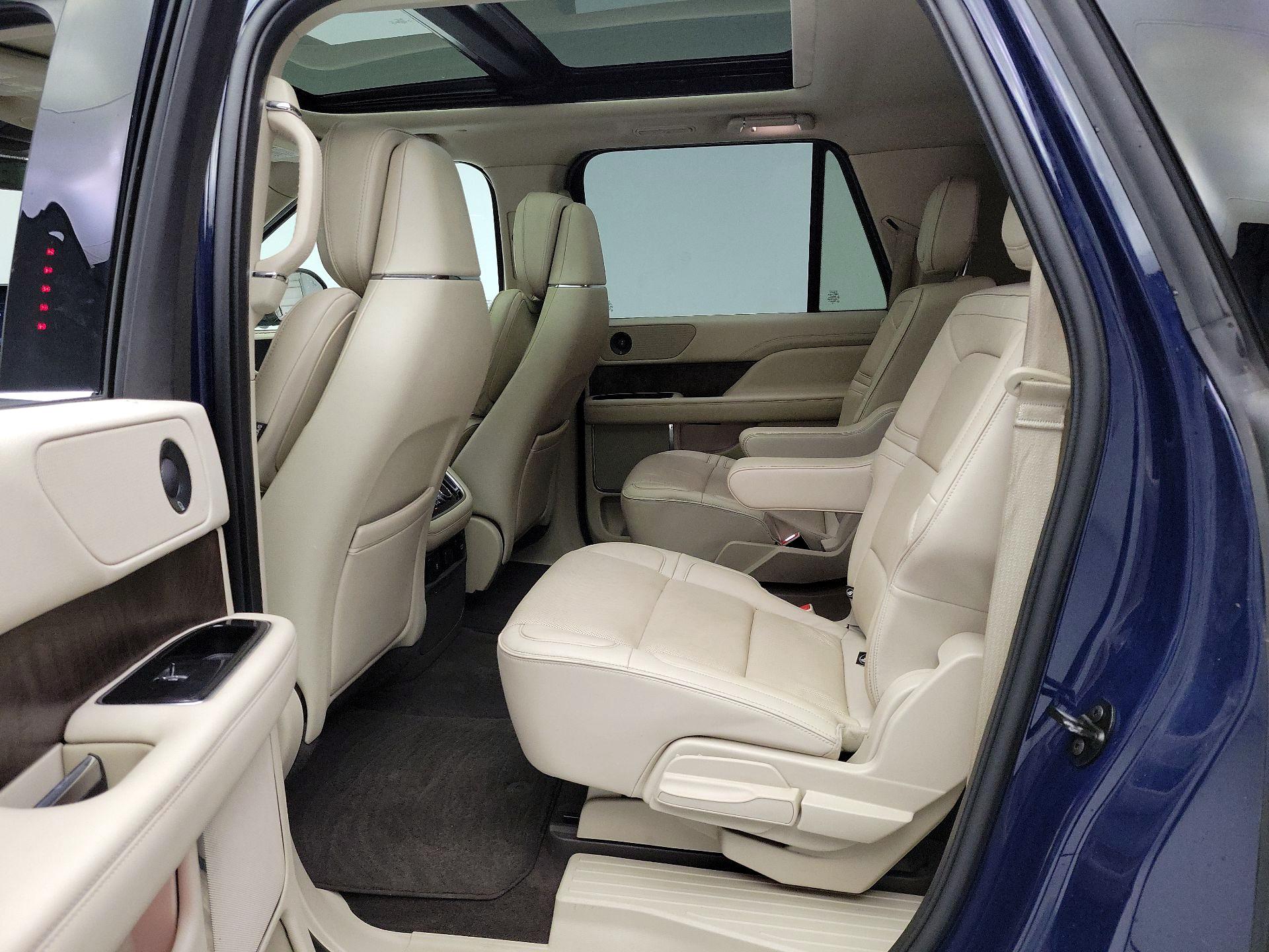 Thumbnail: 2018 Lincoln Navigator L - 19