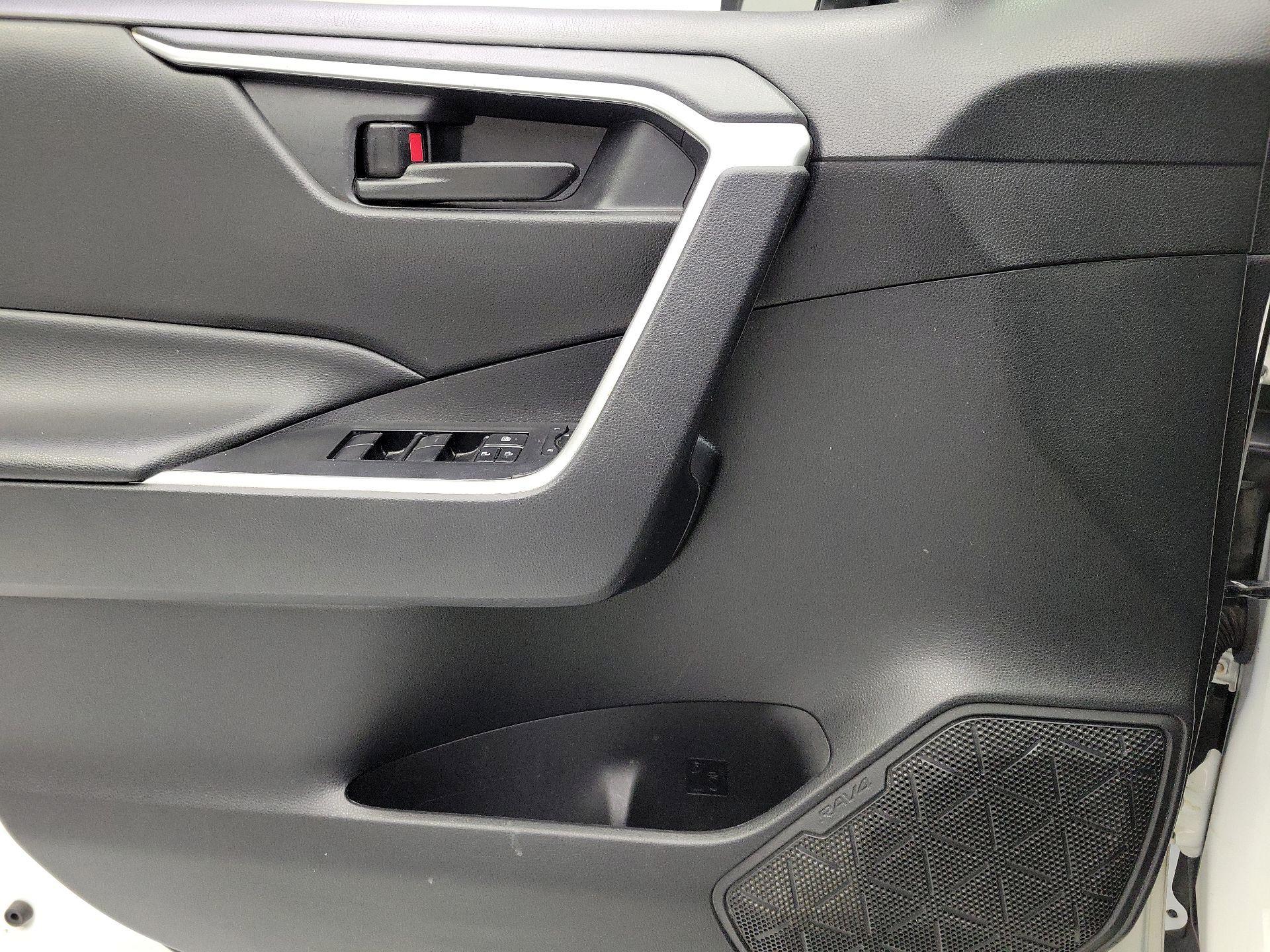 Thumbnail: 2021 Toyota RAV4 - 12