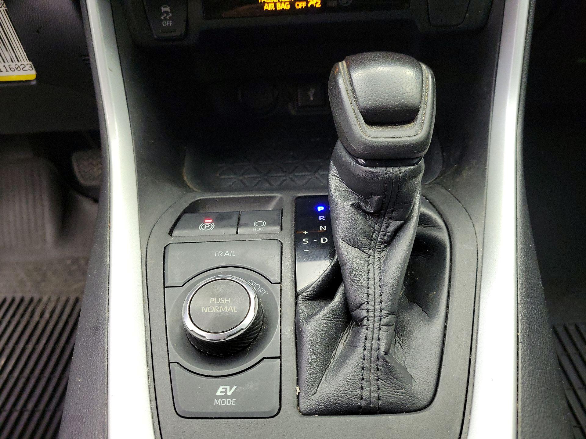 Thumbnail: 2021 Toyota RAV4 - 16