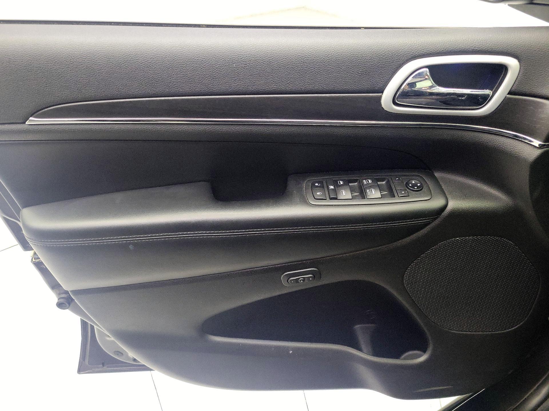 Thumbnail: 2018 Jeep Grand Cherokee - 12