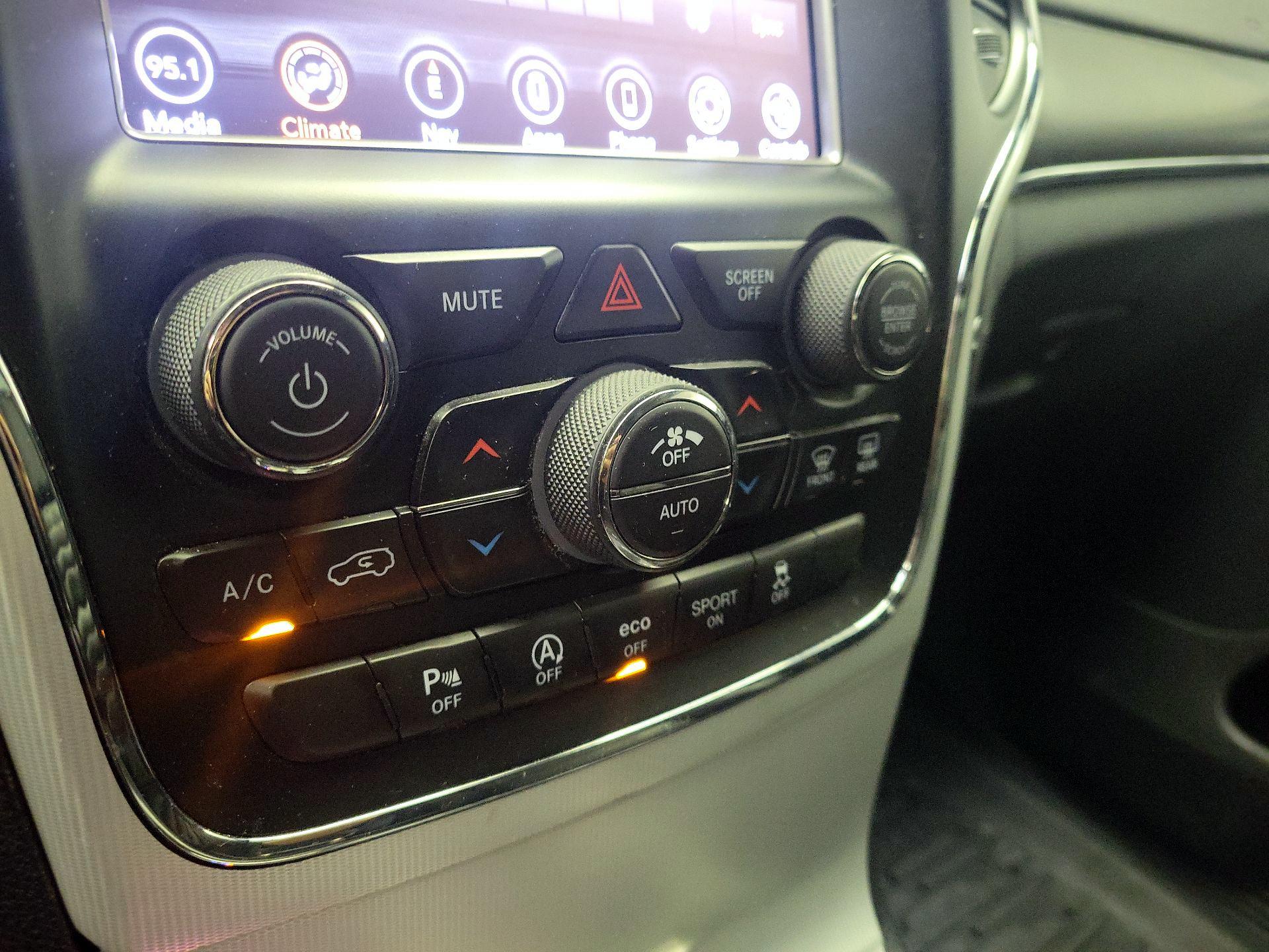 Thumbnail: 2018 Jeep Grand Cherokee - 17