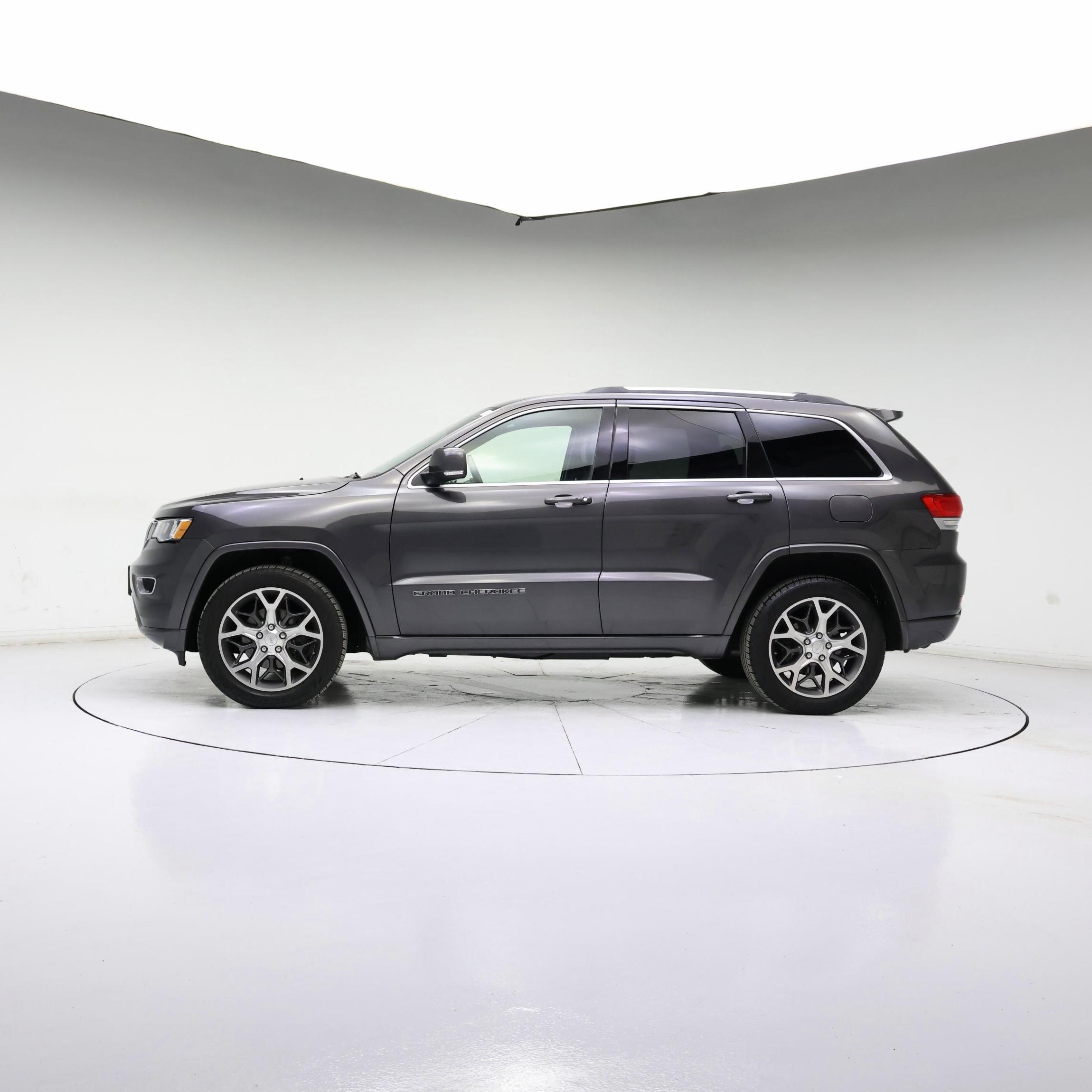 Thumbnail: 2018 Jeep Grand Cherokee - 3