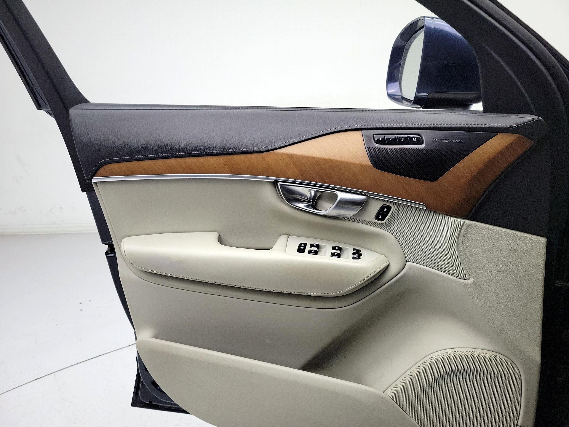 Thumbnail: 2019 Volvo XC90 - 12