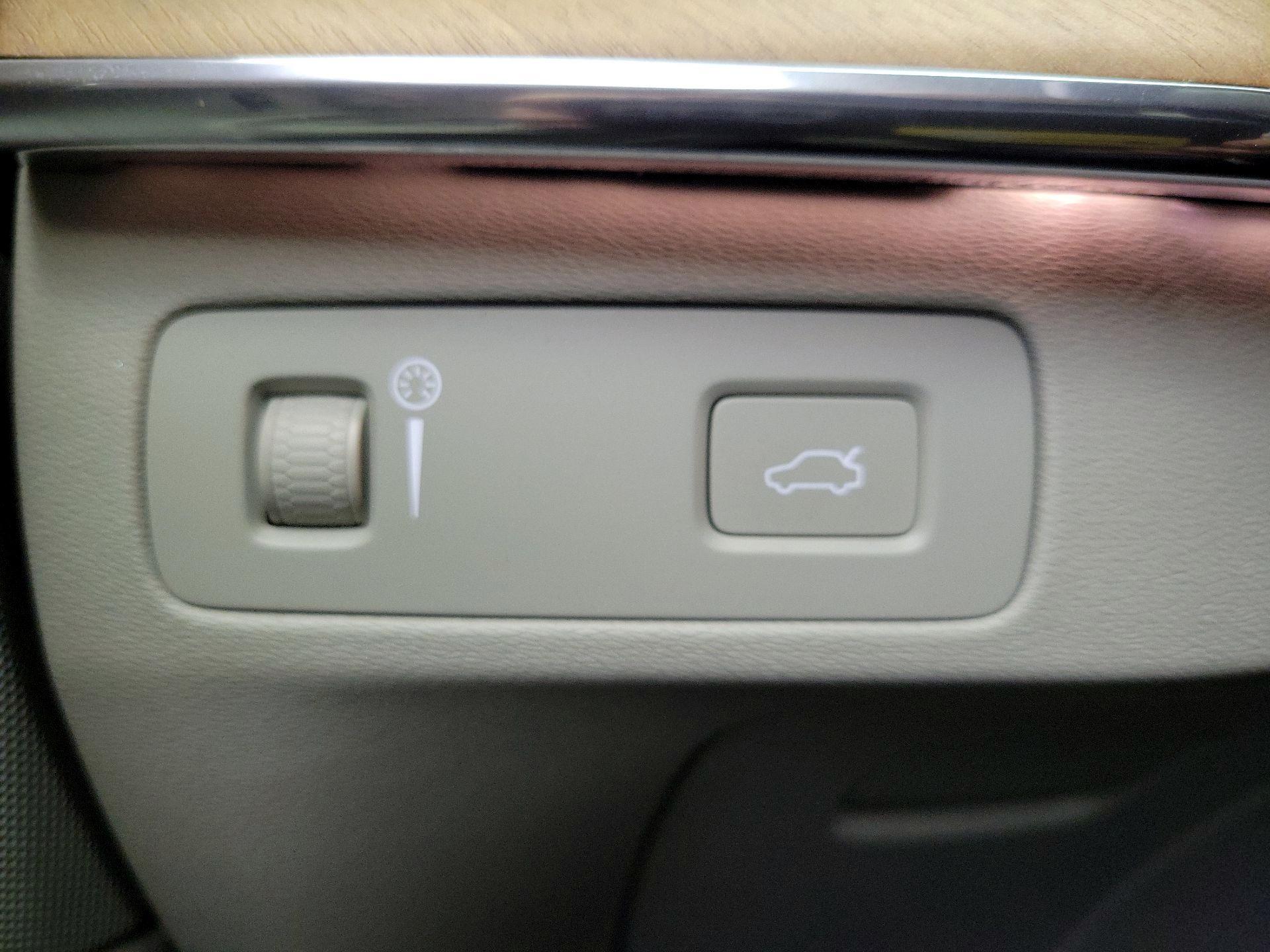 Thumbnail: 2019 Volvo XC90 - 13