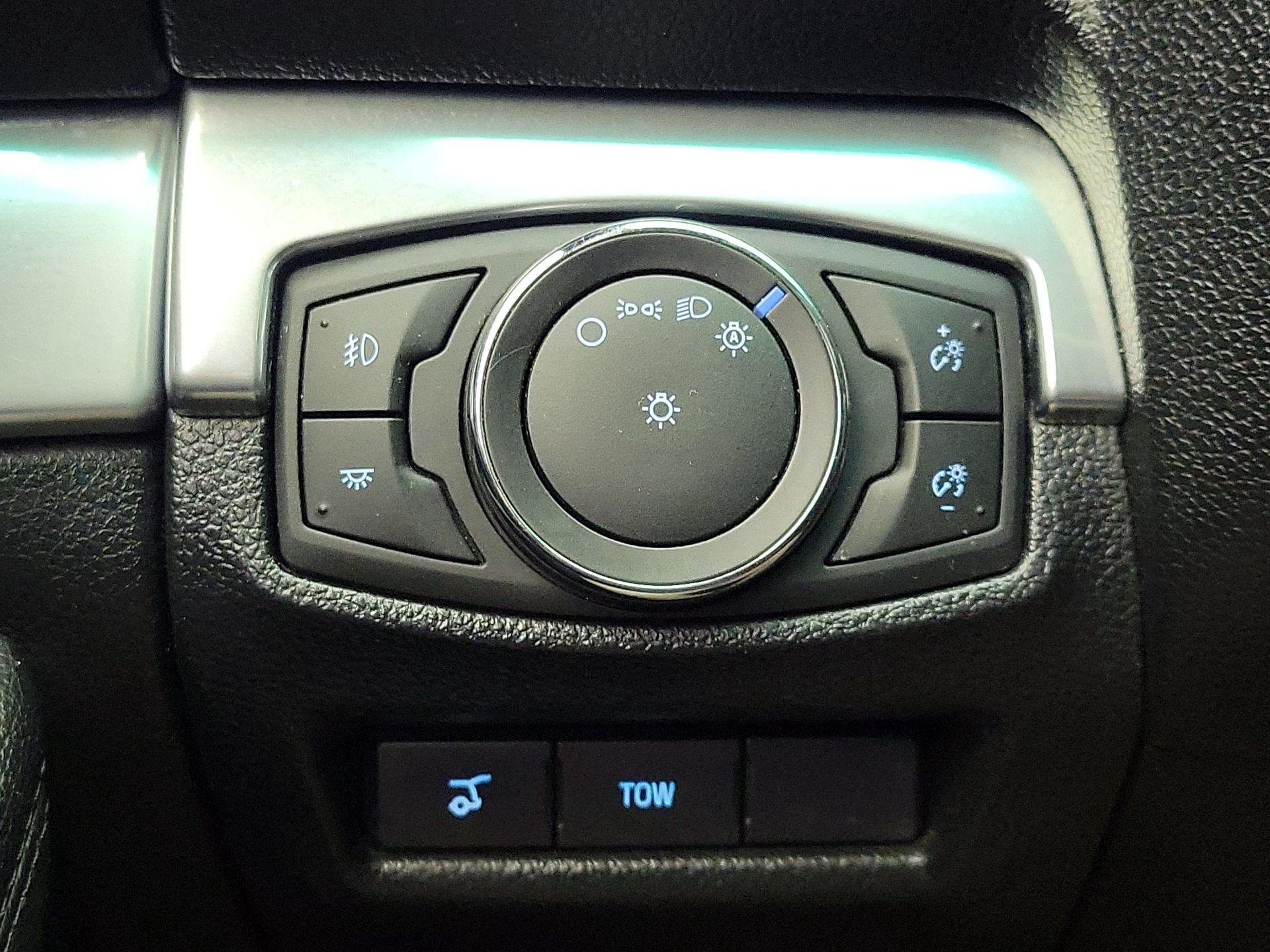 Thumbnail: 2016 Ford Explorer - 13