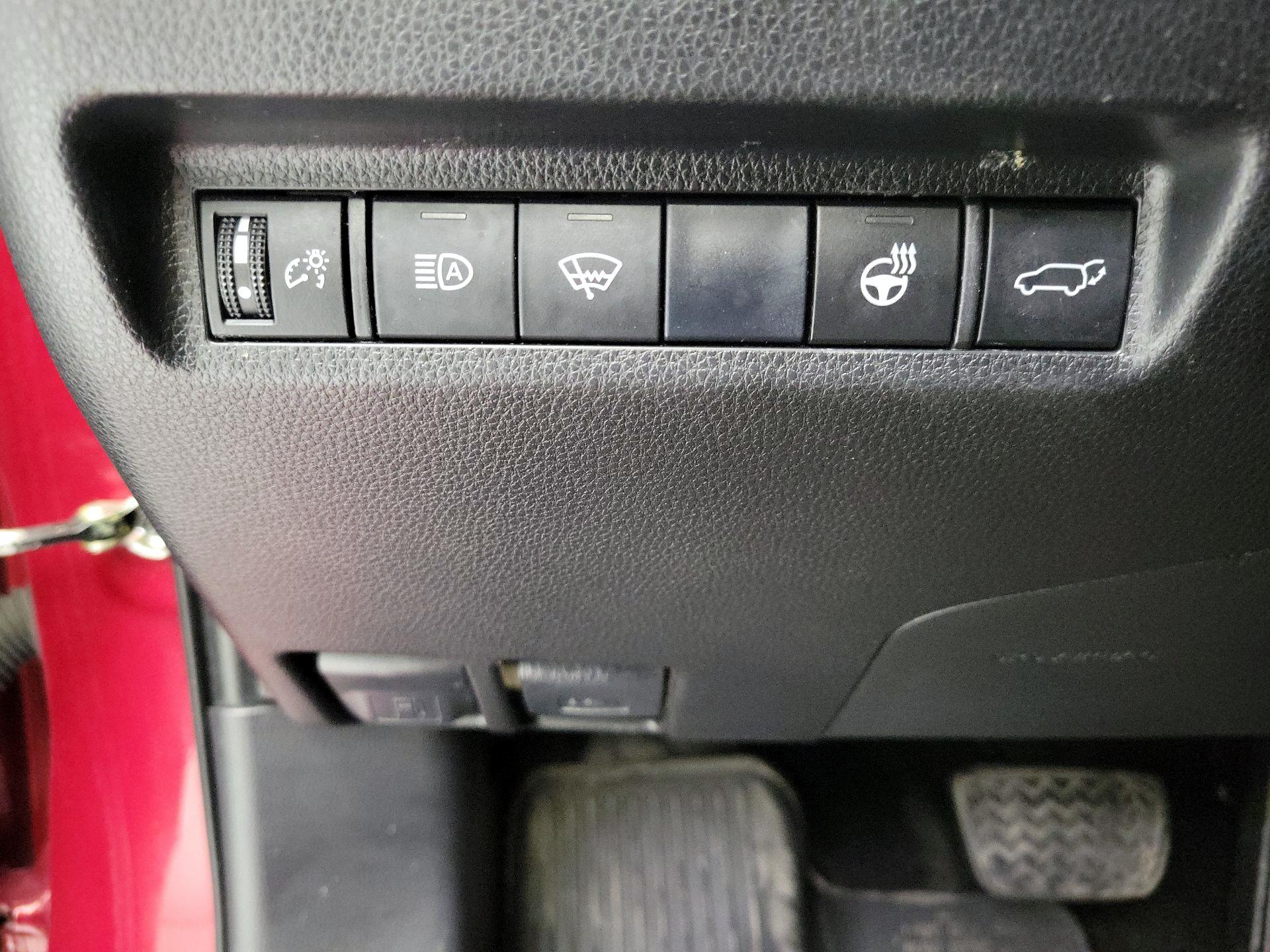 Thumbnail: 2019 Toyota RAV4 - 13