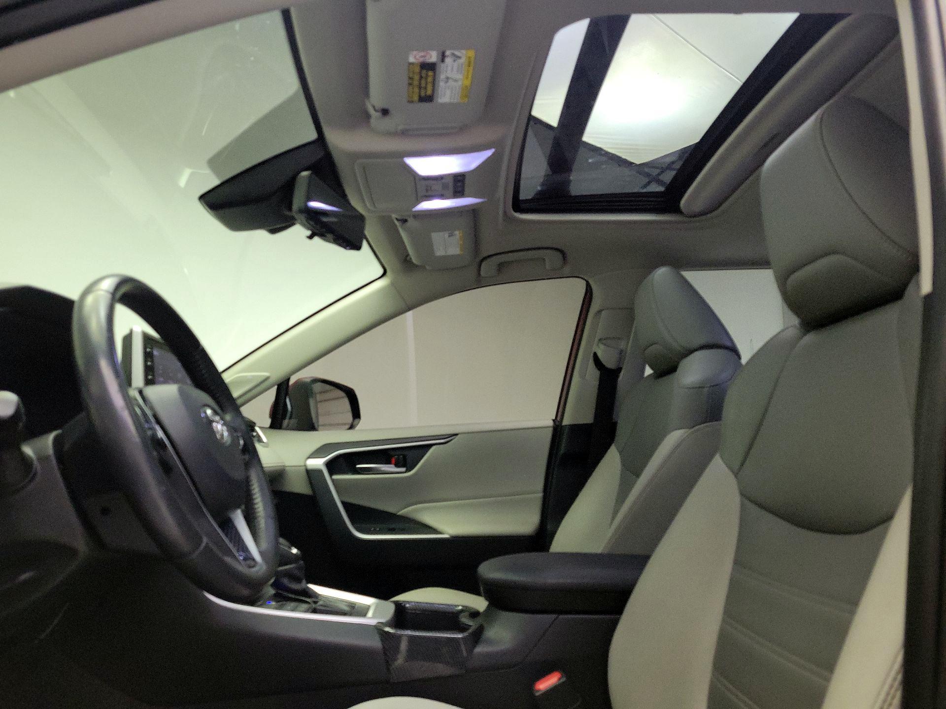 Thumbnail: 2019 Toyota RAV4 - 19