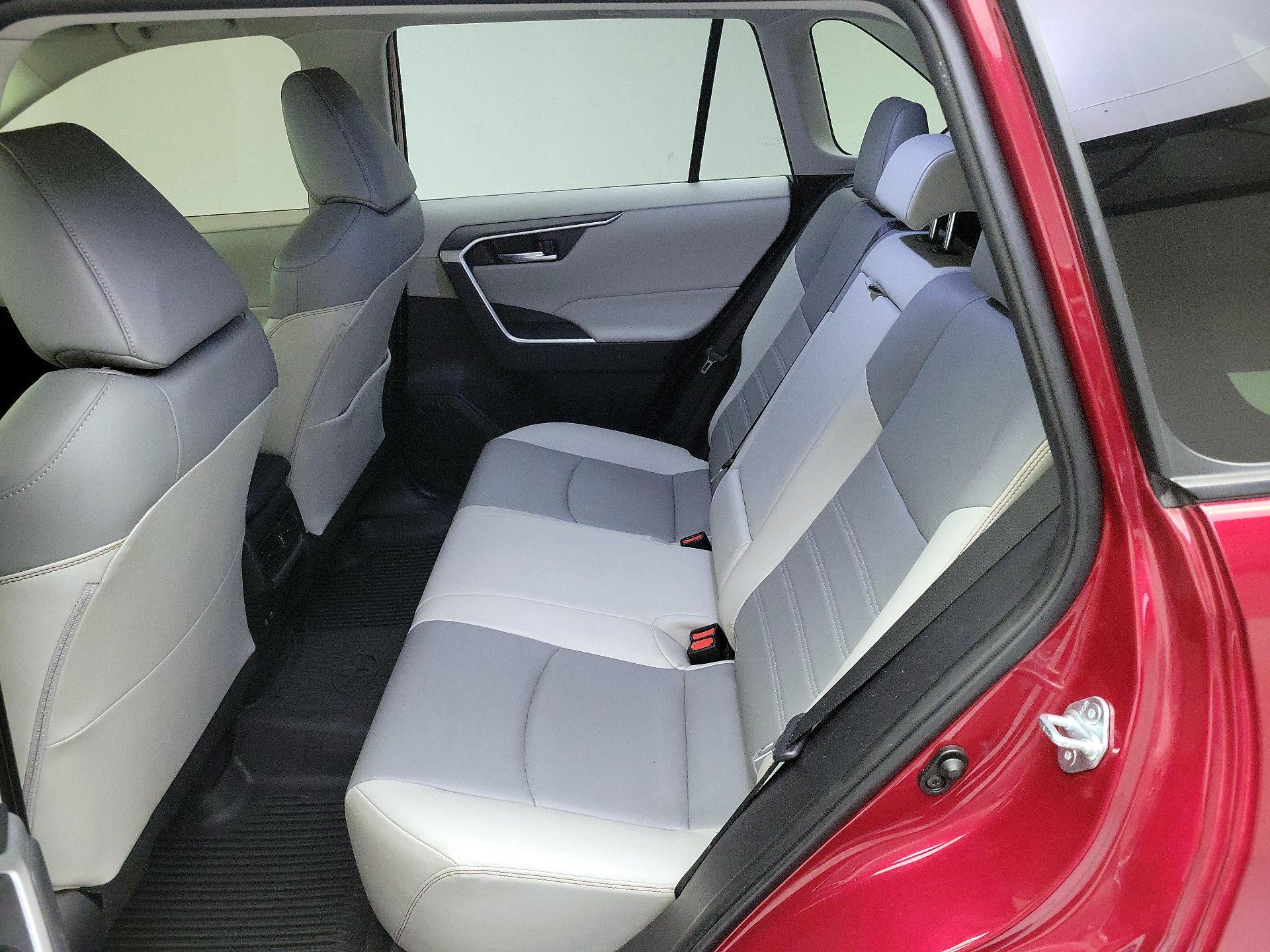 Thumbnail: 2019 Toyota RAV4 - 20