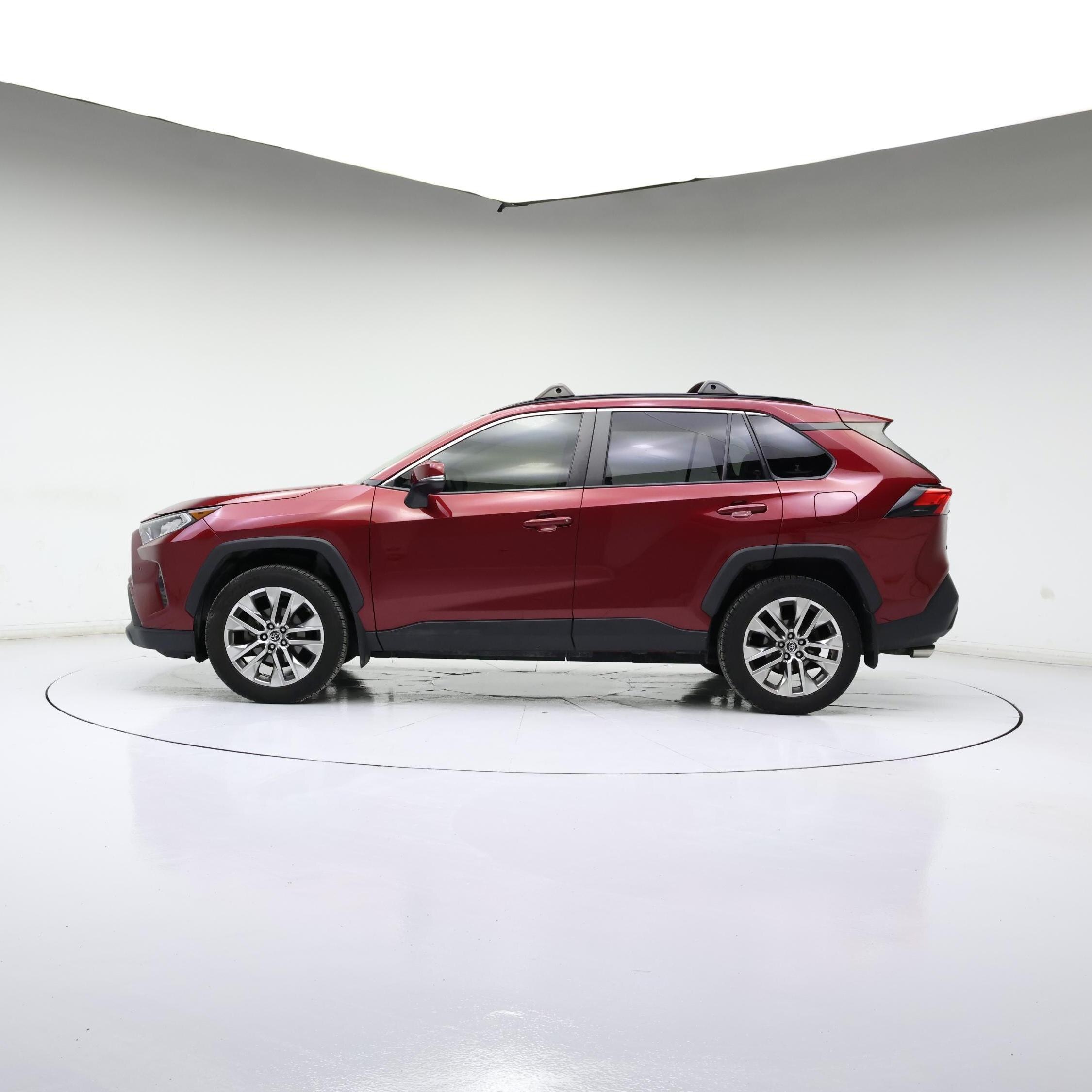 Thumbnail: 2019 Toyota RAV4 - 3