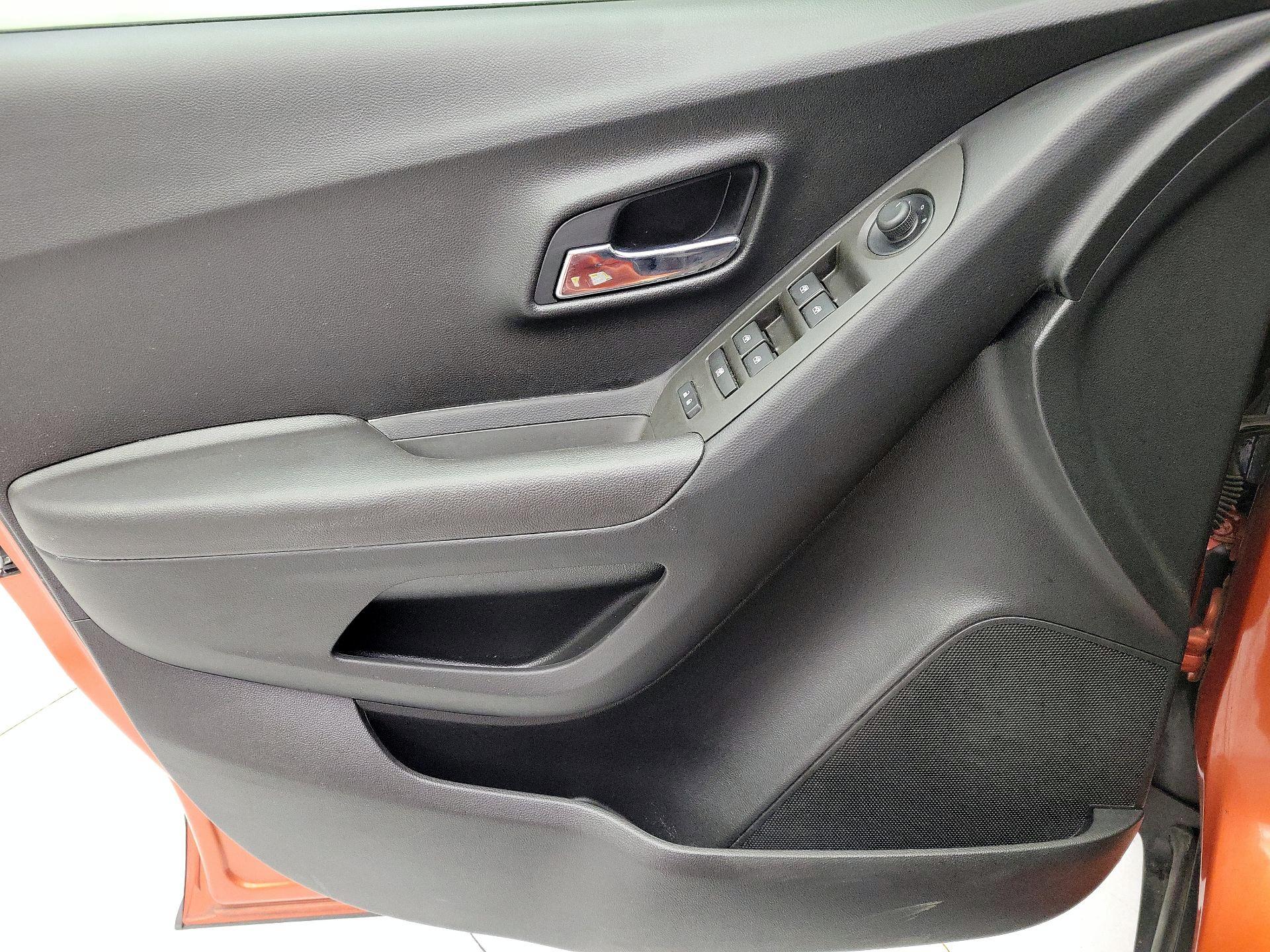 Thumbnail: 2015 Chevrolet Trax - 12