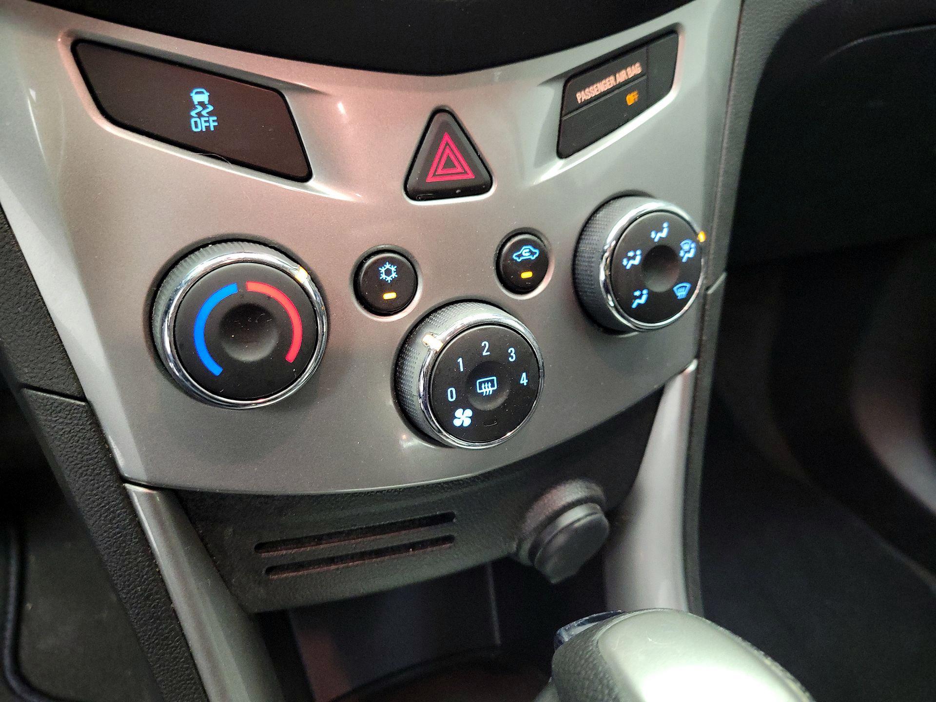 Thumbnail: 2015 Chevrolet Trax - 16