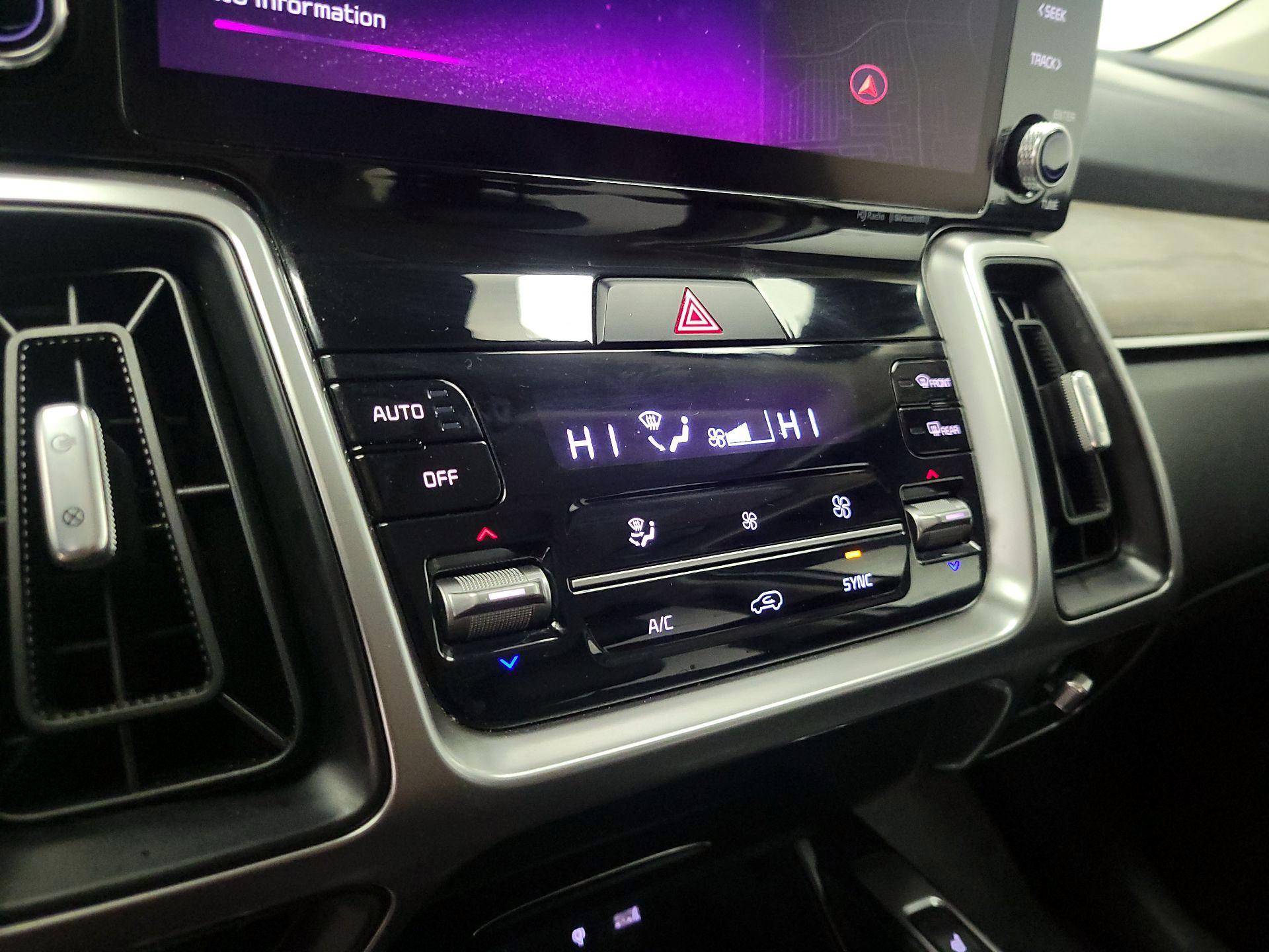 Thumbnail: 2023 Kia Sorento - 17