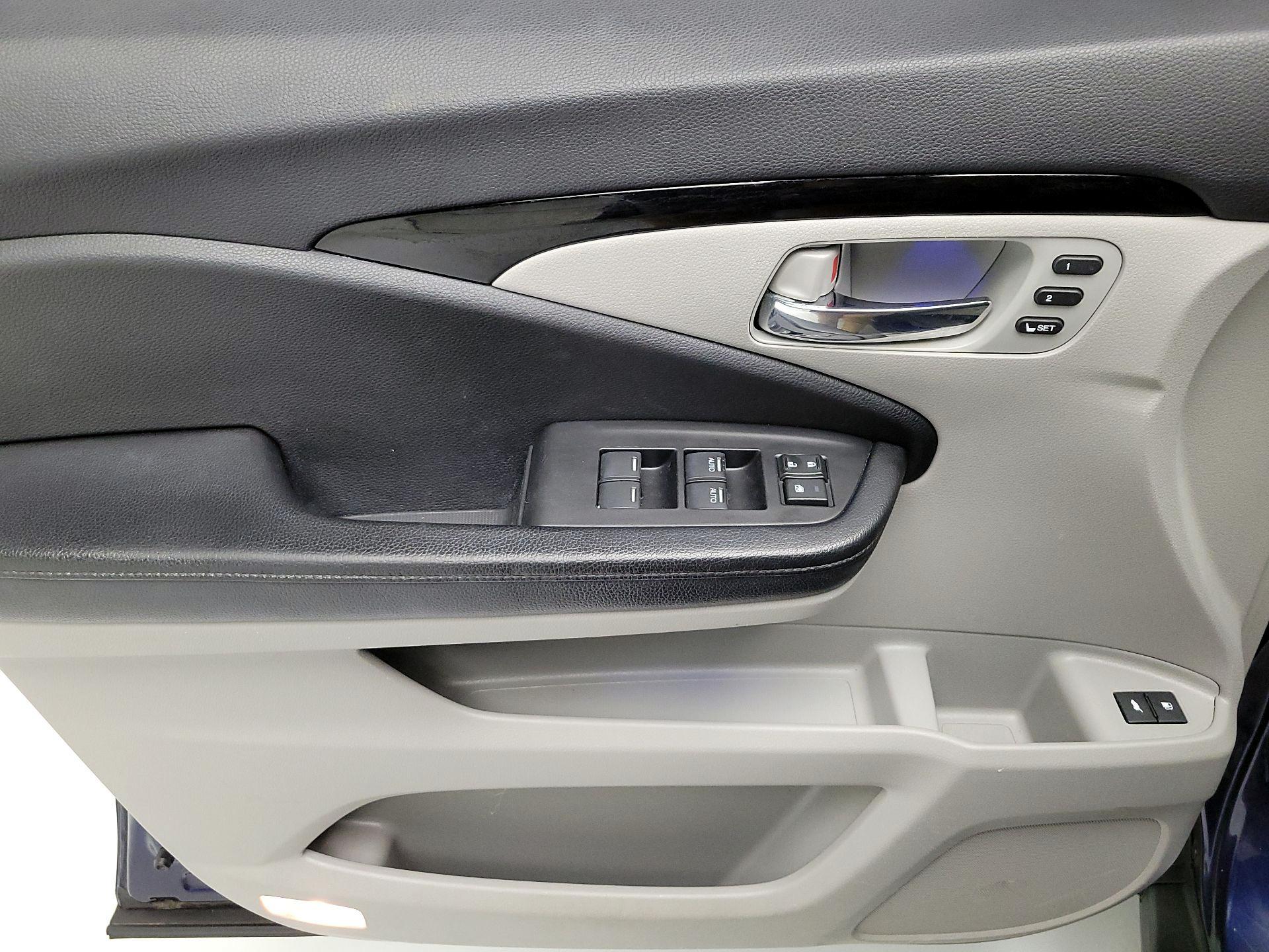 Thumbnail: 2016 Honda Pilot - 12