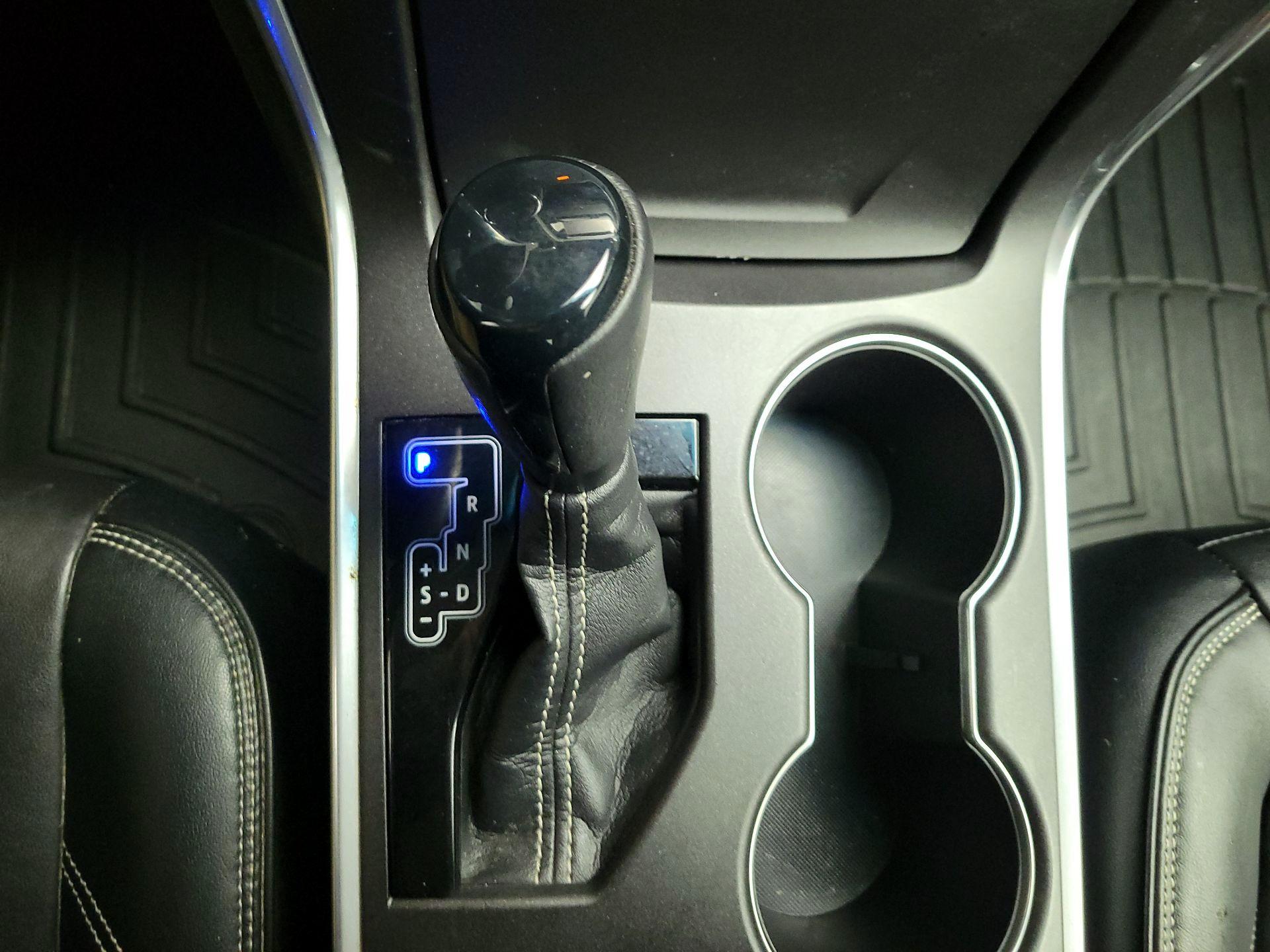 Thumbnail: 2015 Toyota Camry - 16