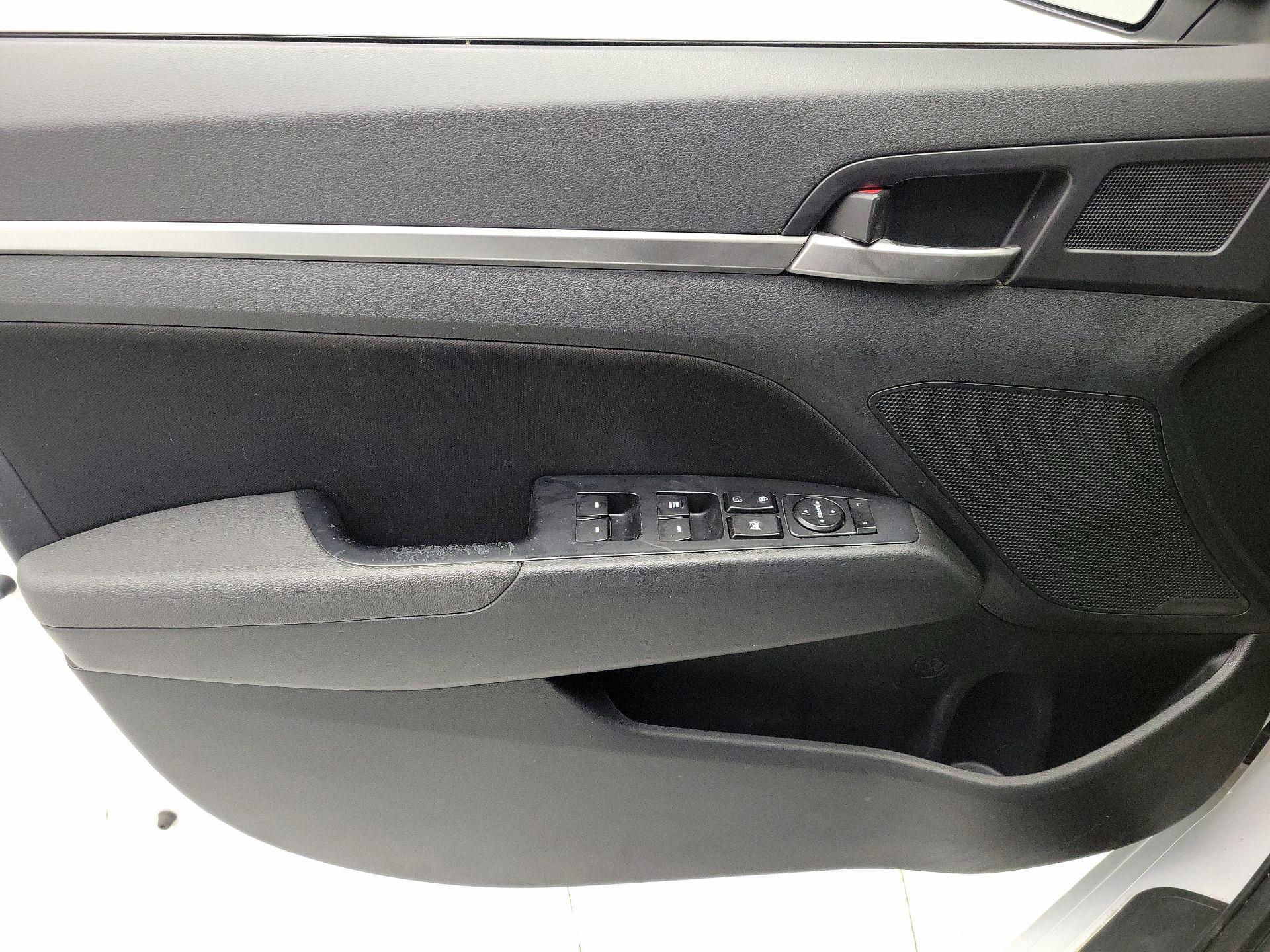 Thumbnail: 2020 Hyundai Elantra - 12