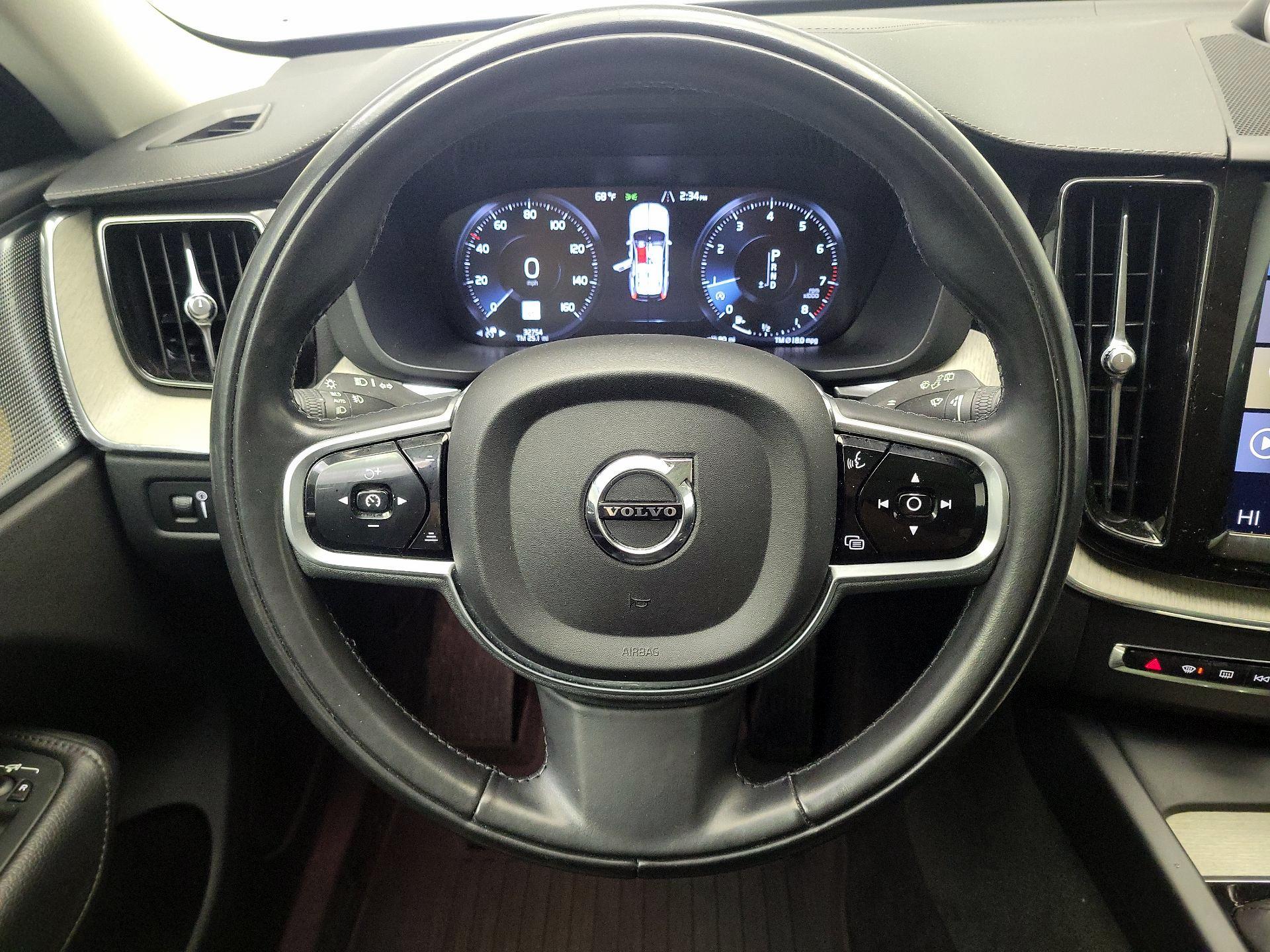 Thumbnail: 2018 Volvo XC60 - 10