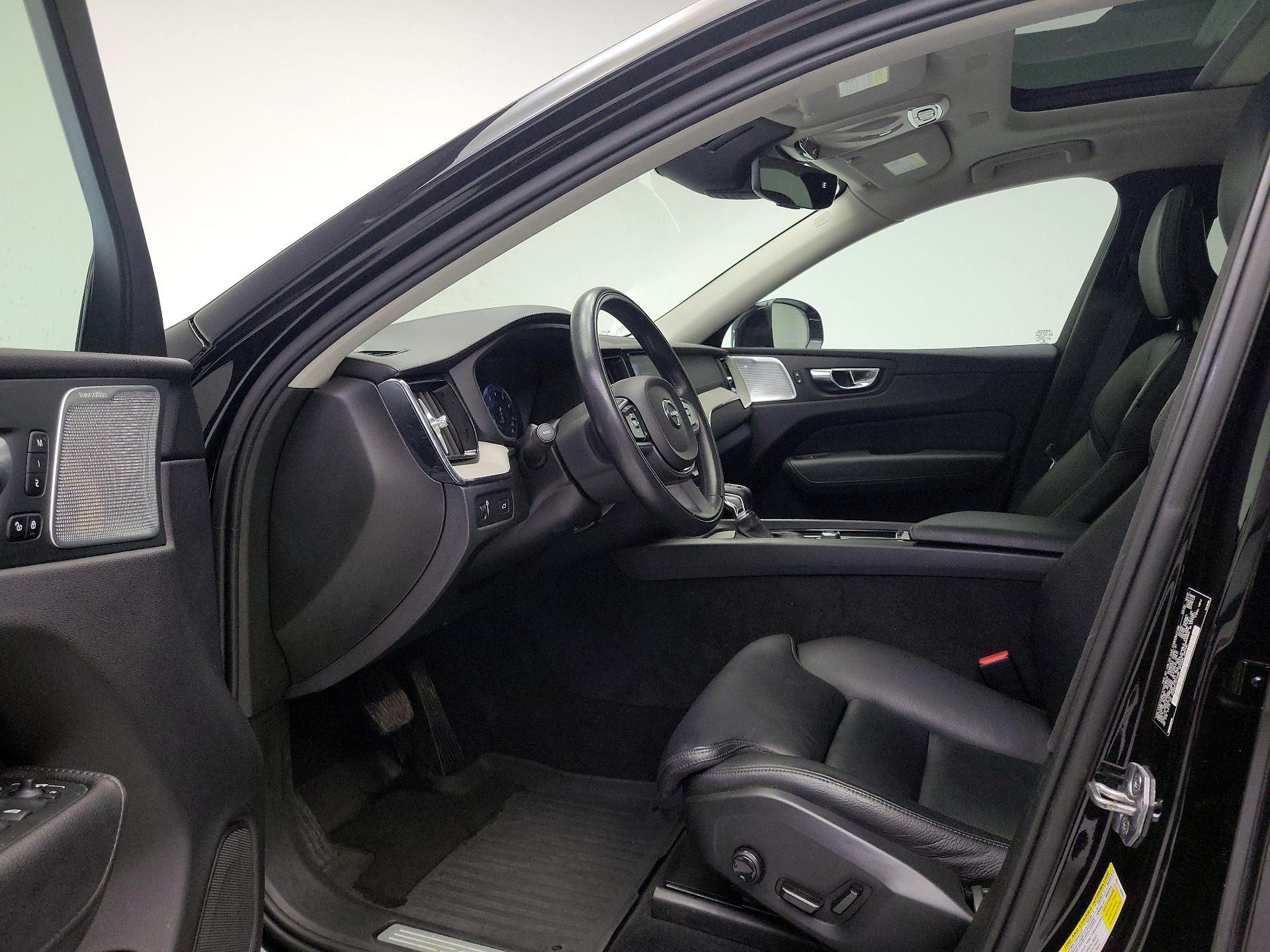 Thumbnail: 2018 Volvo XC60 - 11