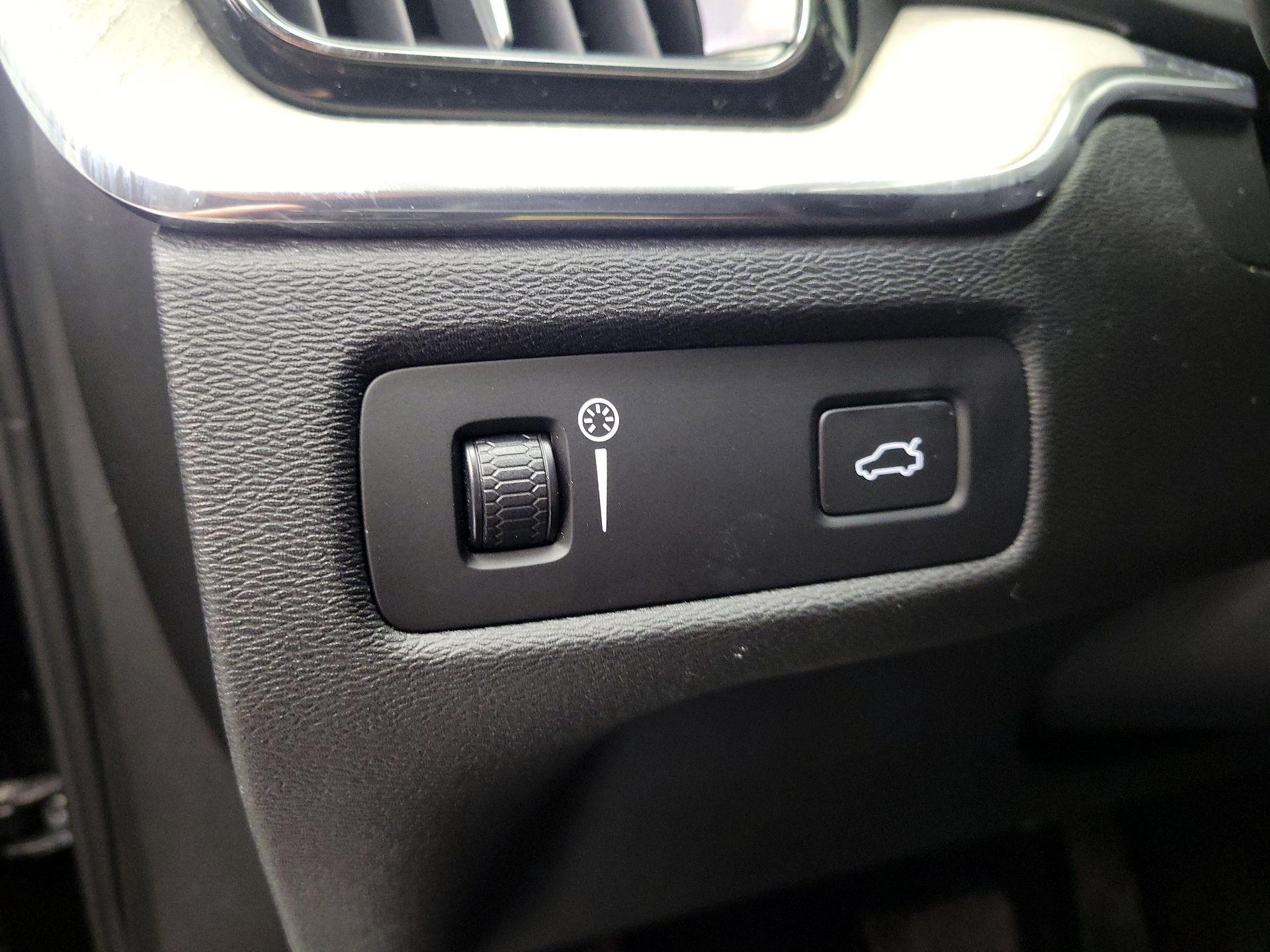 Thumbnail: 2018 Volvo XC60 - 13