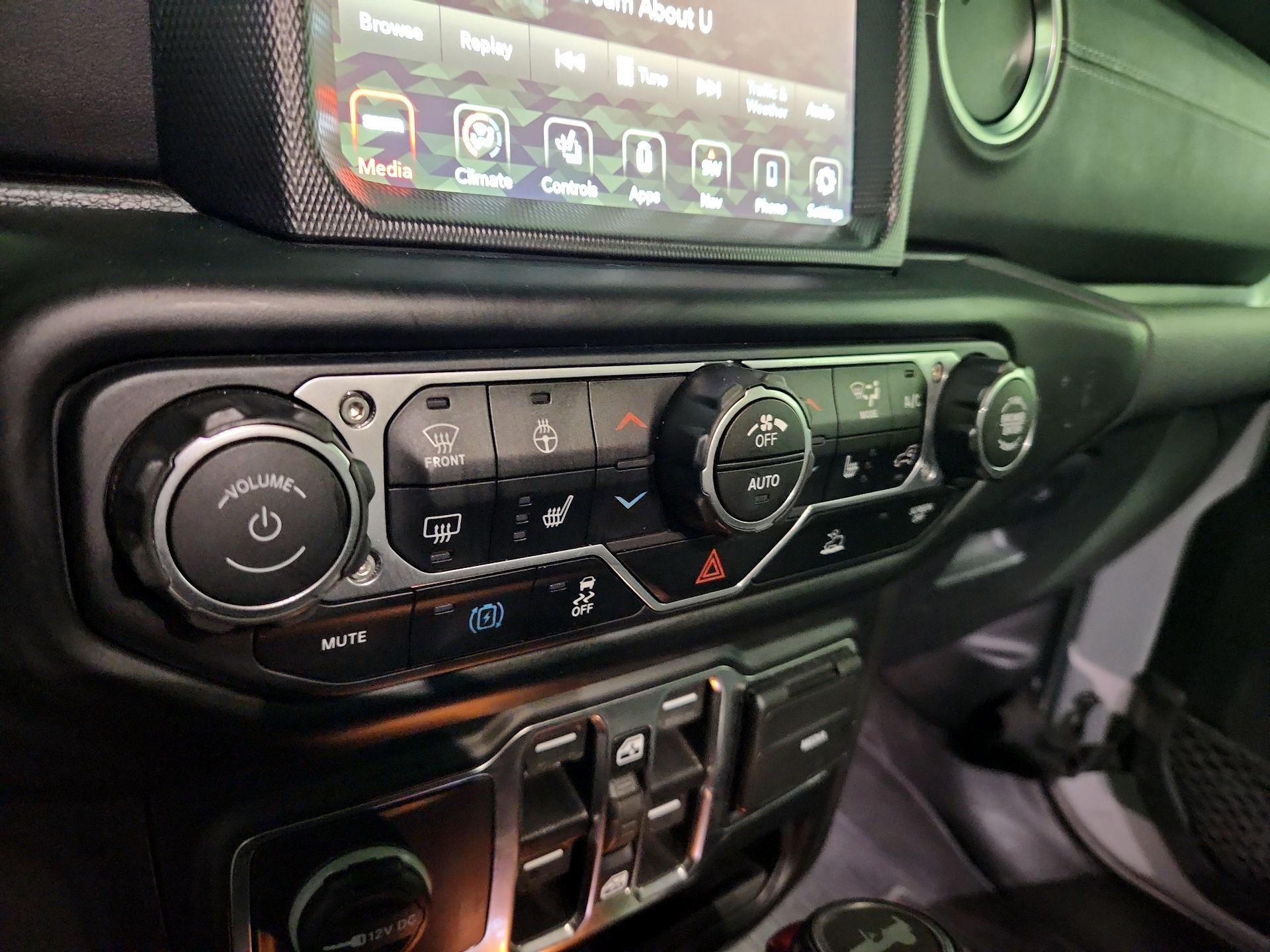 Thumbnail: 2022 Jeep Wrangler - 17