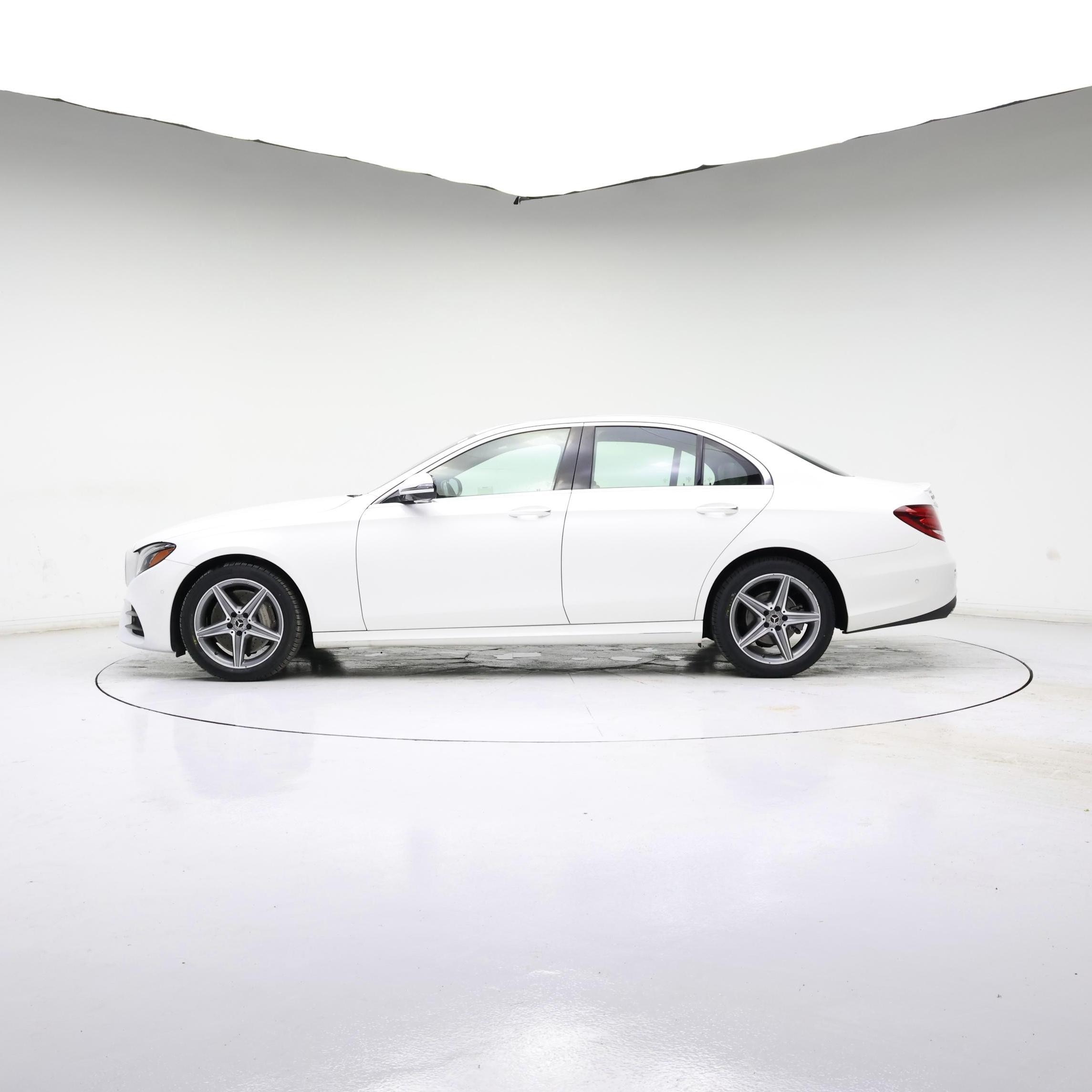 Thumbnail: 2019 Mercedes-Benz E-Class - 3