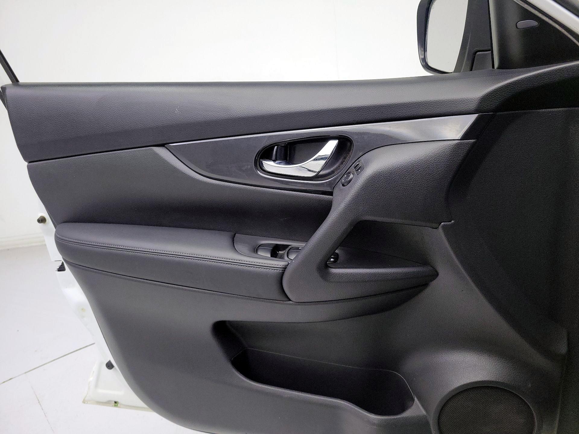 Thumbnail: 2019 Nissan Rogue - 12