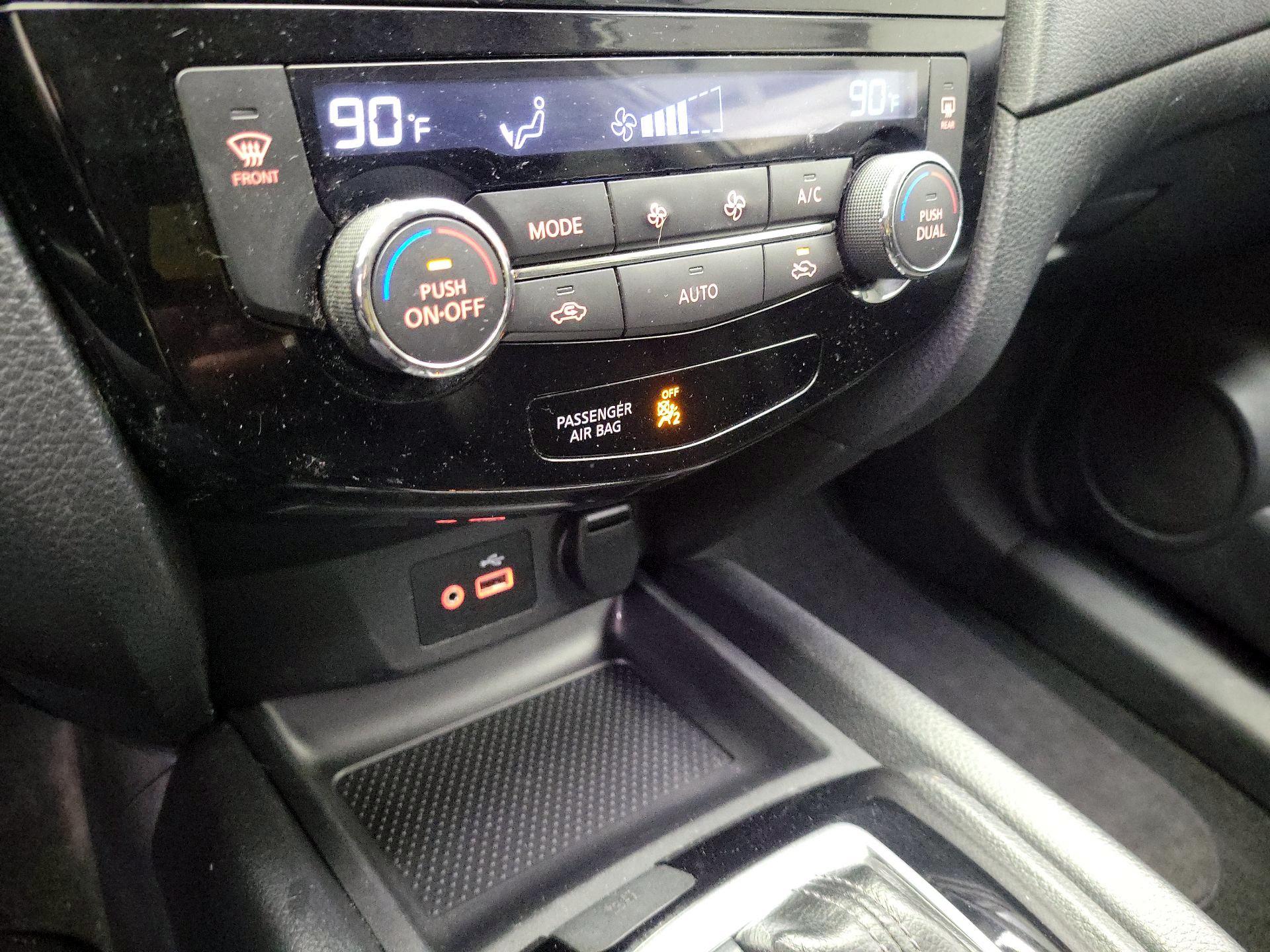 Thumbnail: 2019 Nissan Rogue - 16