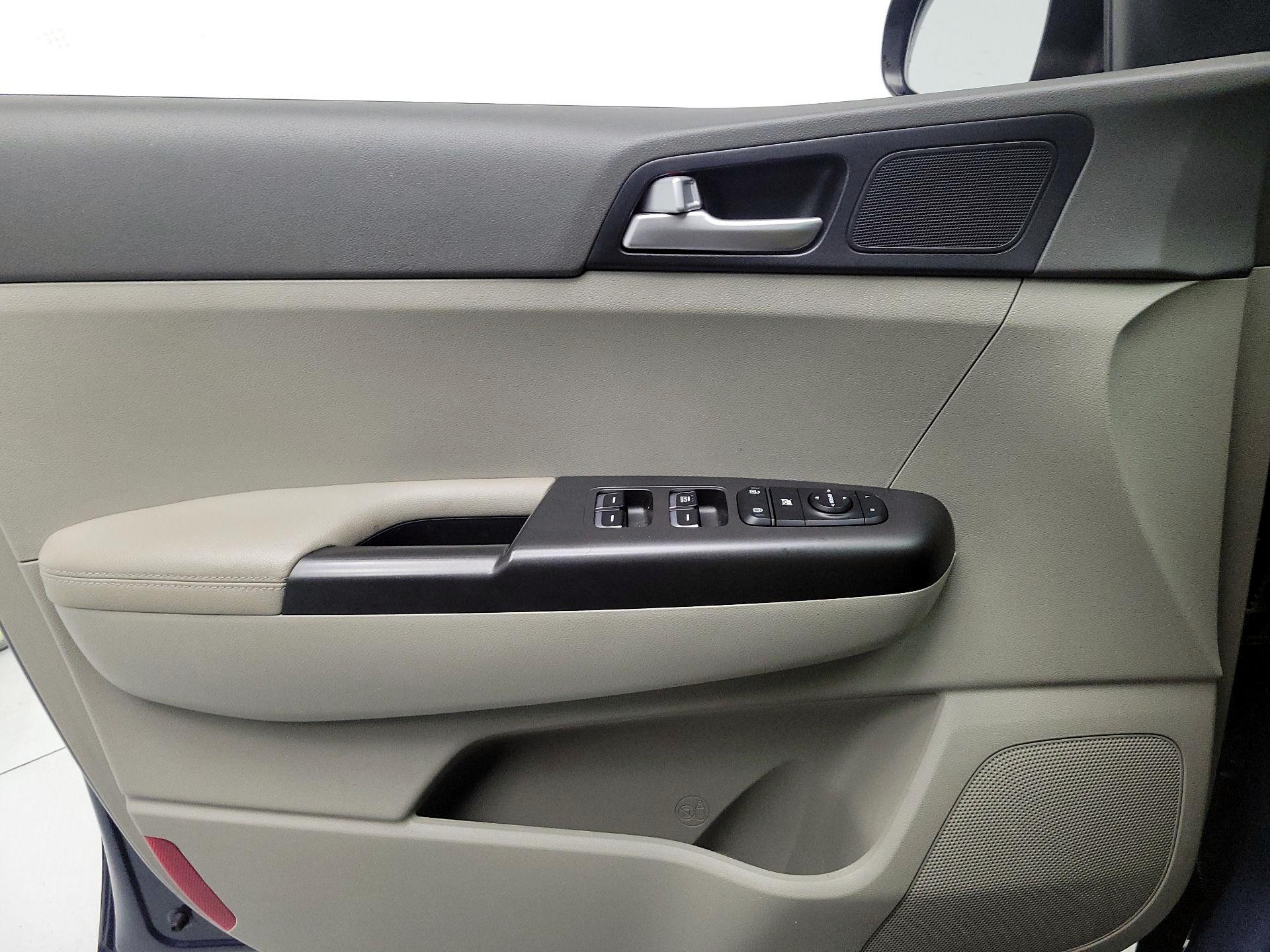 Thumbnail: 2017 Kia Sportage - 12