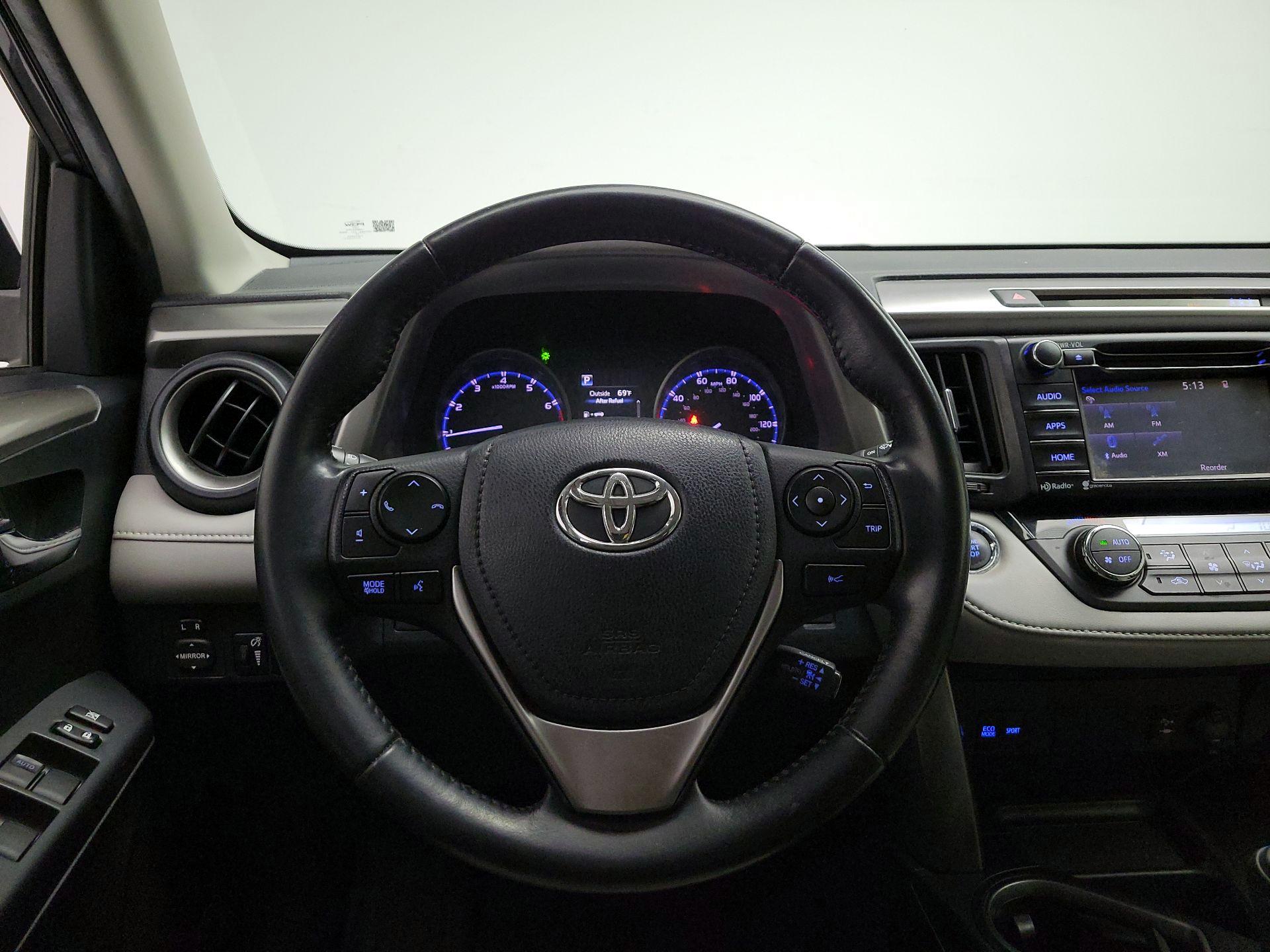 Thumbnail: 2018 Toyota RAV4 - 10