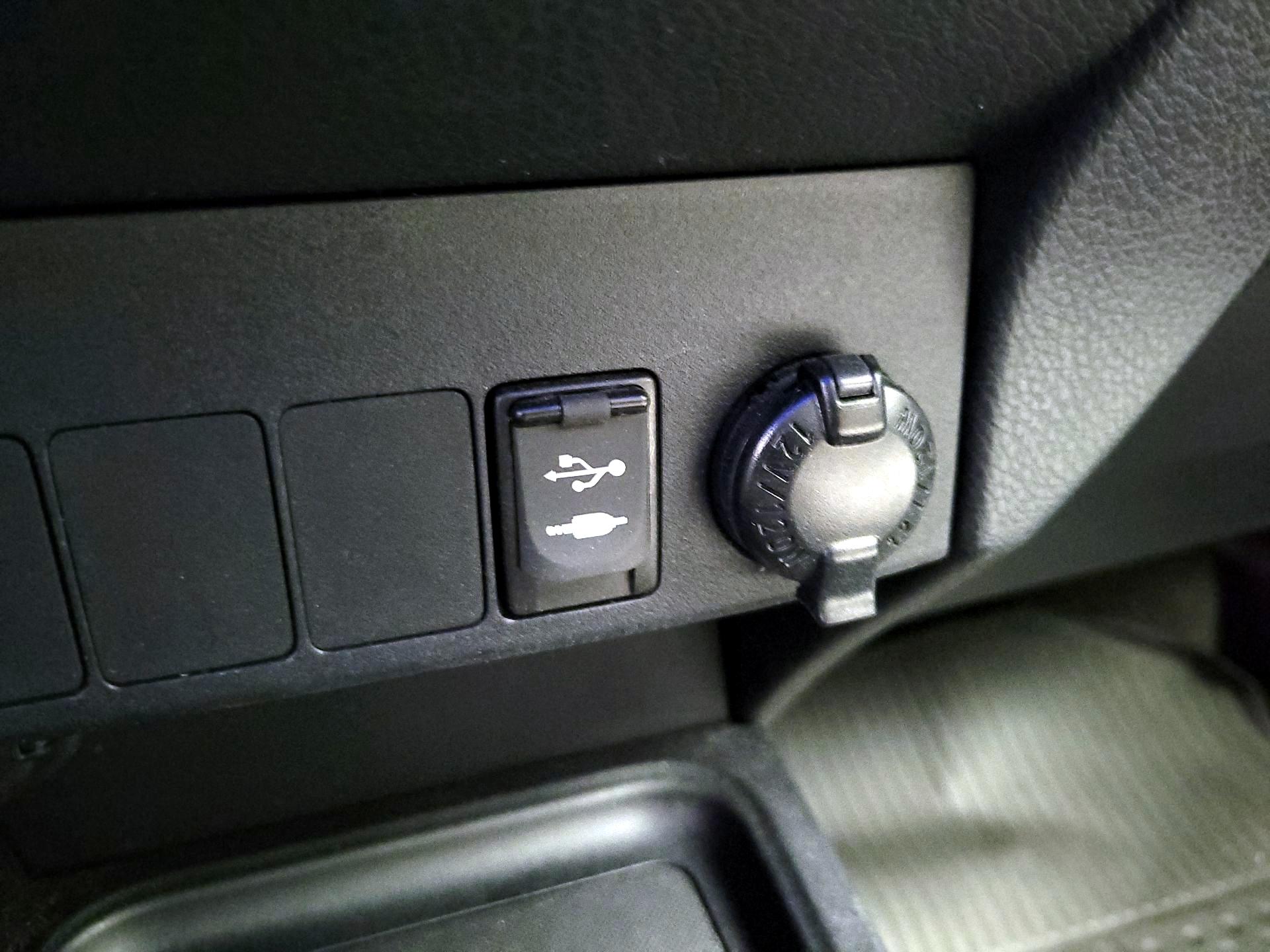 Thumbnail: 2018 Toyota RAV4 - 18