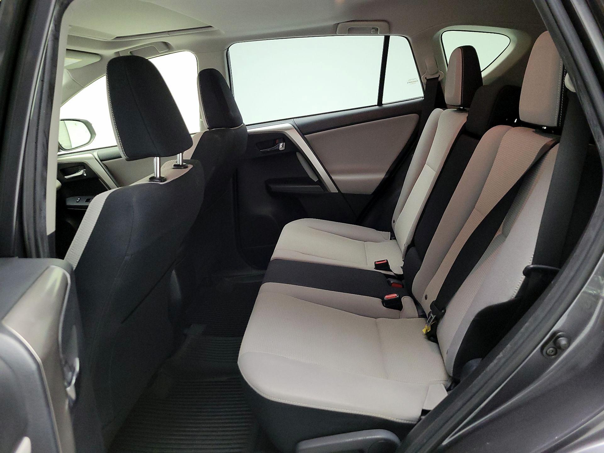 Thumbnail: 2018 Toyota RAV4 - 19