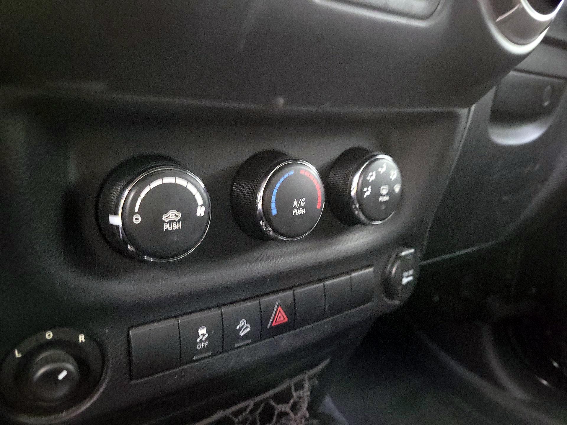 Thumbnail: 2014 Jeep Wrangler - 14