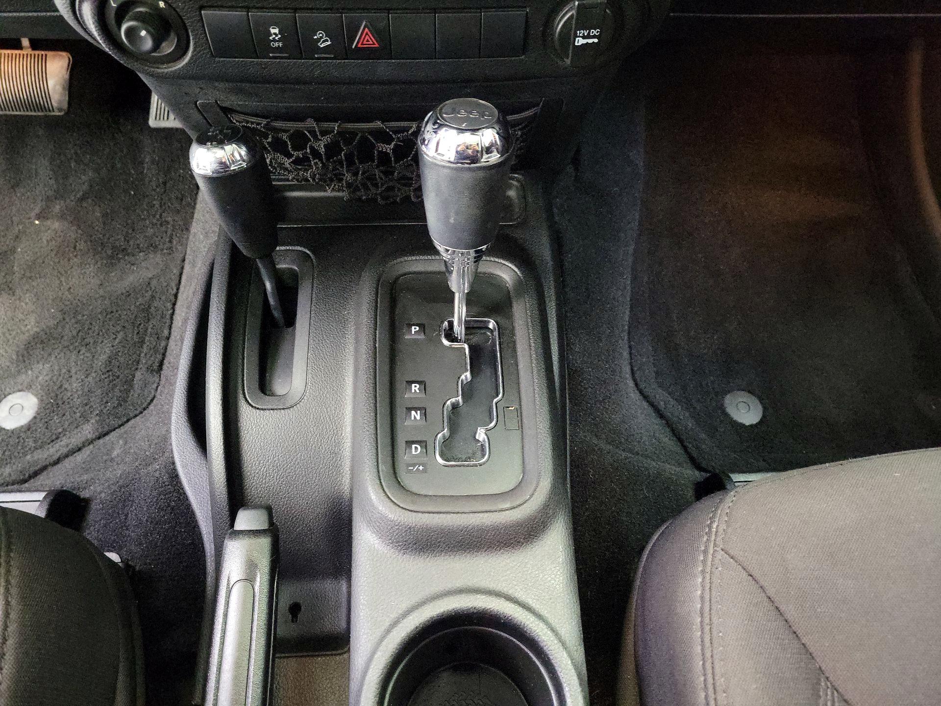 Thumbnail: 2014 Jeep Wrangler - 15