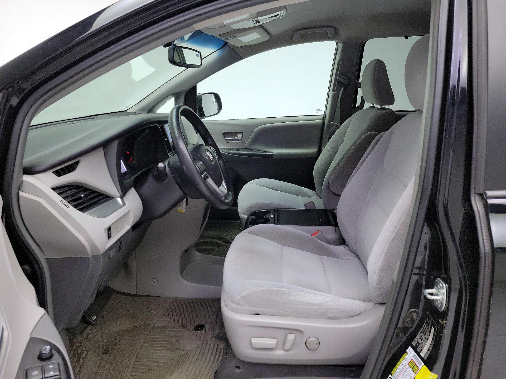 Thumbnail: 2015 Toyota Sienna - 11